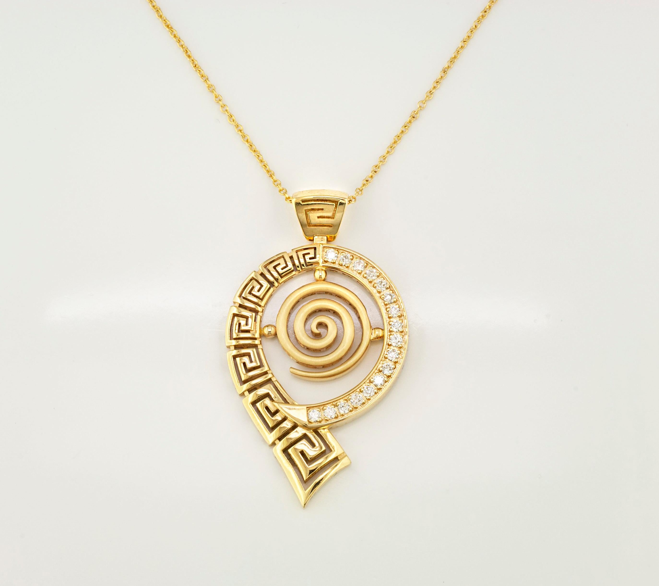 Grec classique Georgios Collections Collier pendentif d'éternité en or jaune 18 carats avec diamants en vente