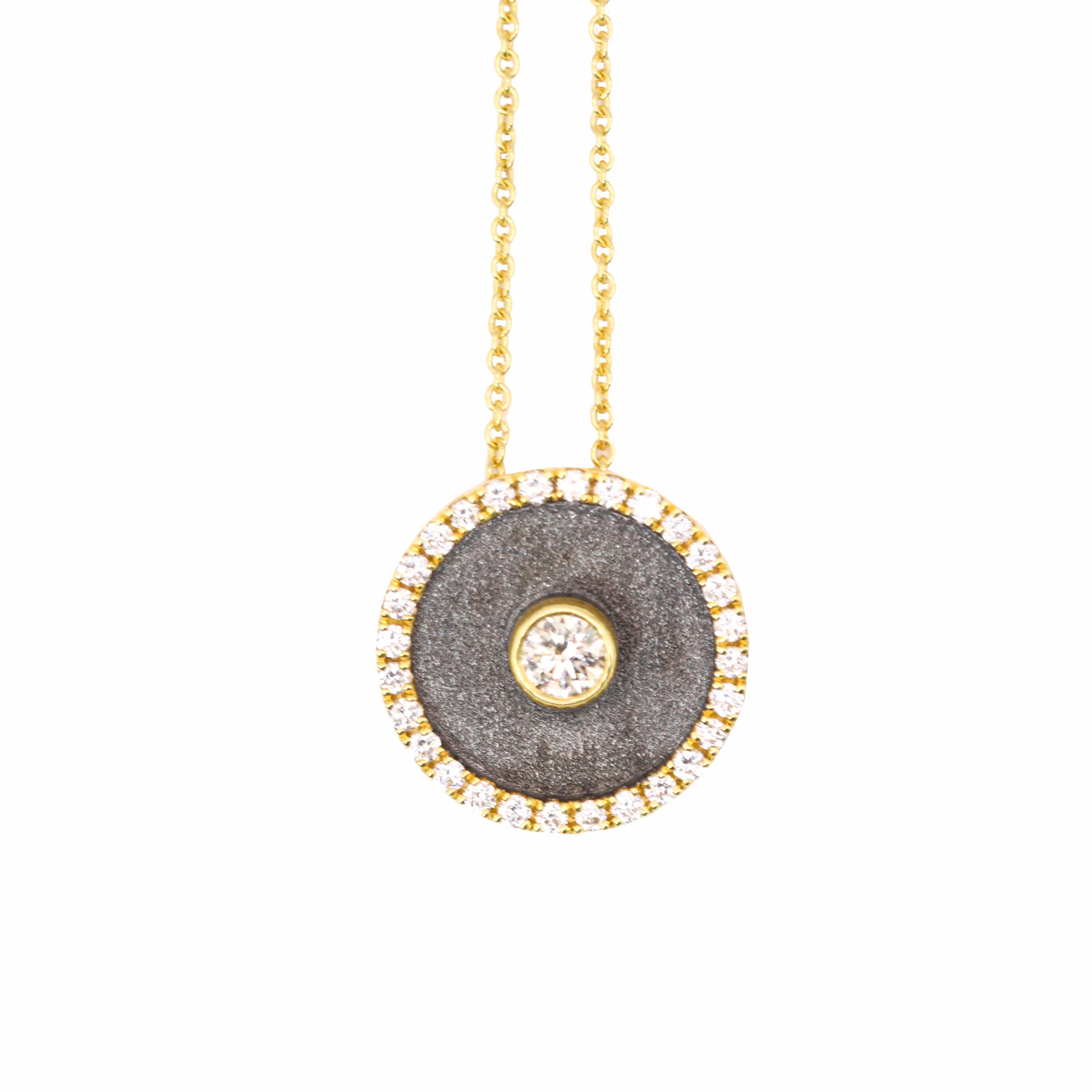 Taille brillant Georgios Collections Pendentif rond Evil Eye en or jaune 18 carats et diamants en vente