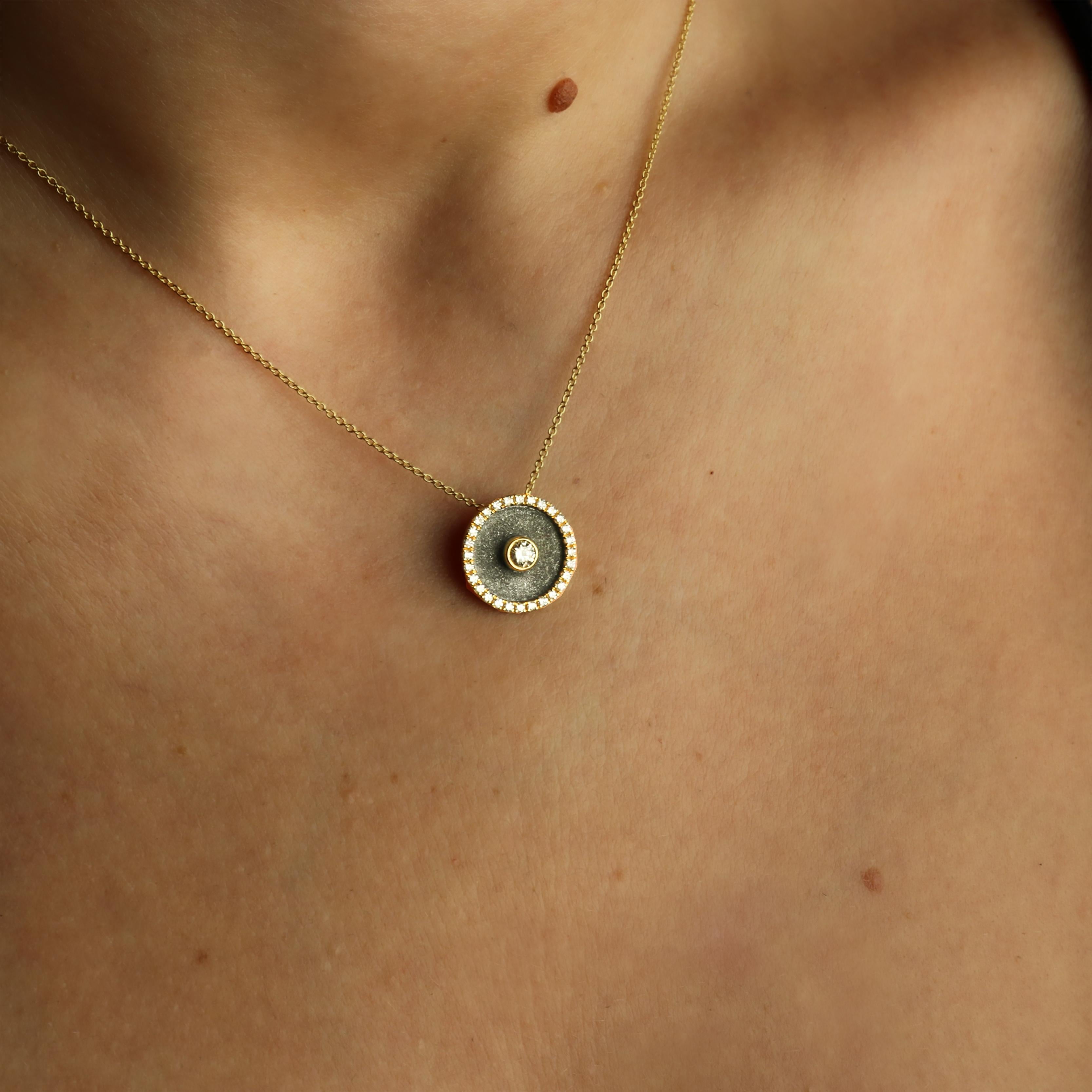 Georgios Collections Pendentif rond Evil Eye en or jaune 18 carats et diamants en vente 1