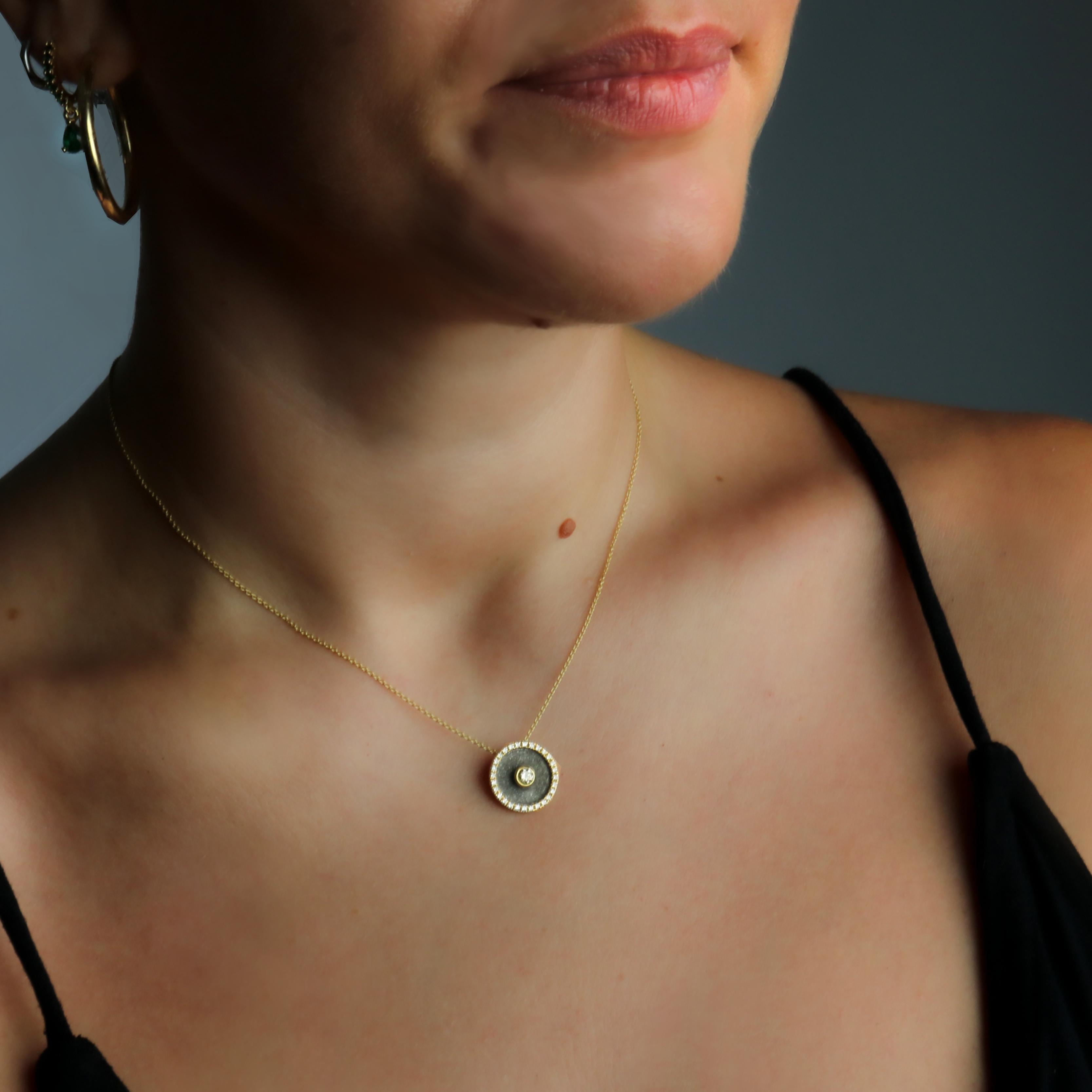 Georgios Collections Pendentif rond Evil Eye en or jaune 18 carats et diamants en vente 3