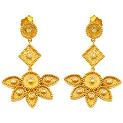 Georgios Collections Boucles d'oreilles pendantes à fleurs en or jaune 18 carats et diamants