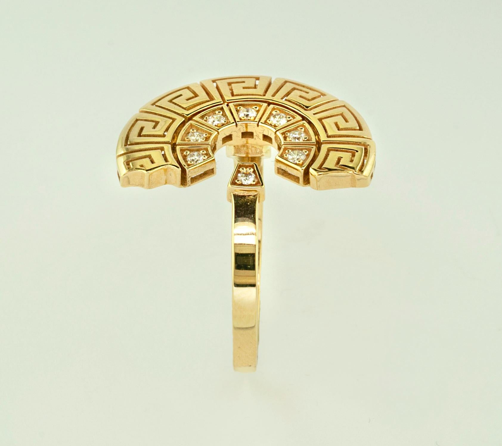 Taille brillant Georgios Collections Bague jonc à motif de clé grecque en or jaune 18 carats et diamants en vente