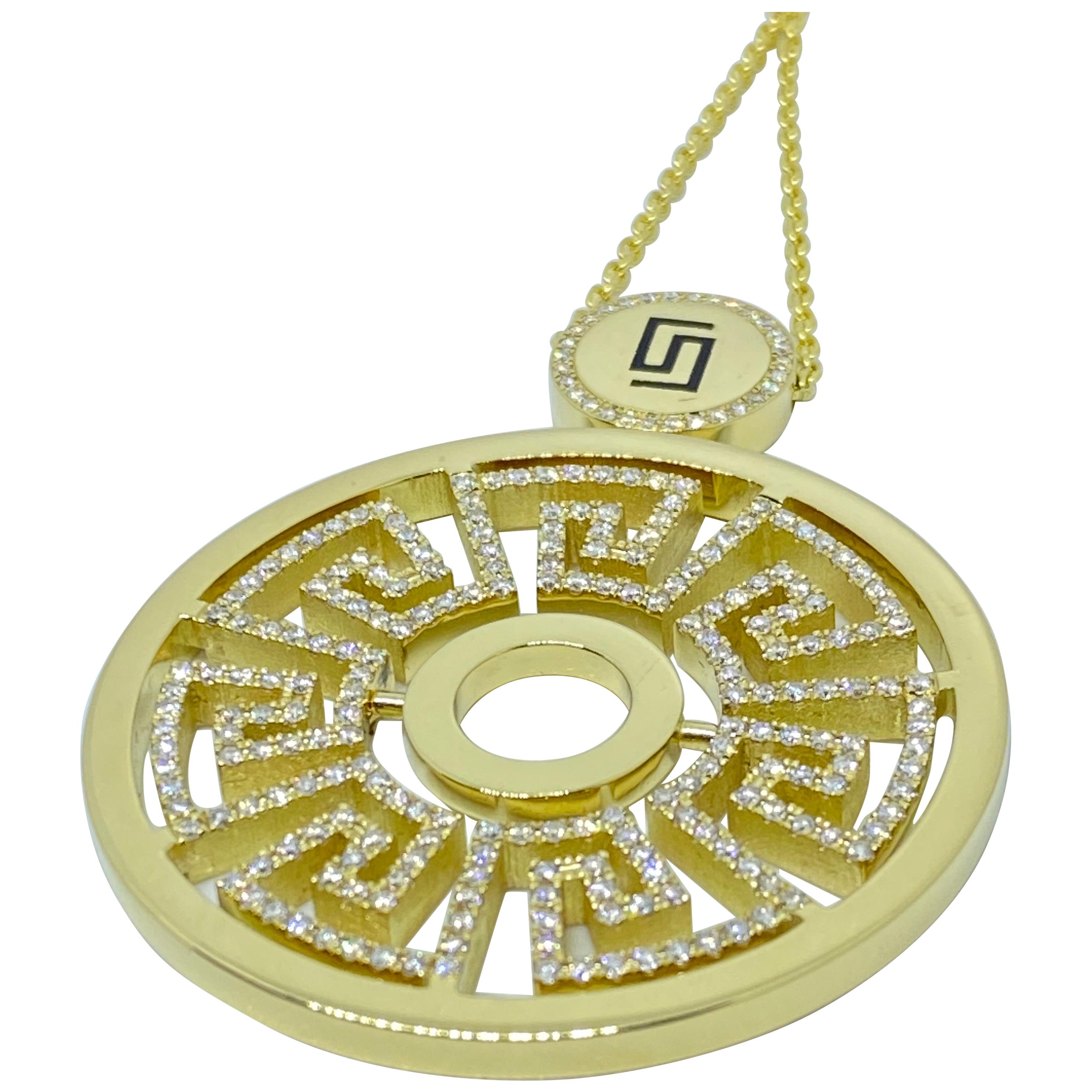 Colgante Gota Redonda Llave Griega Diamante Oro Amarillo 18 Kilates Georgios Collections en venta