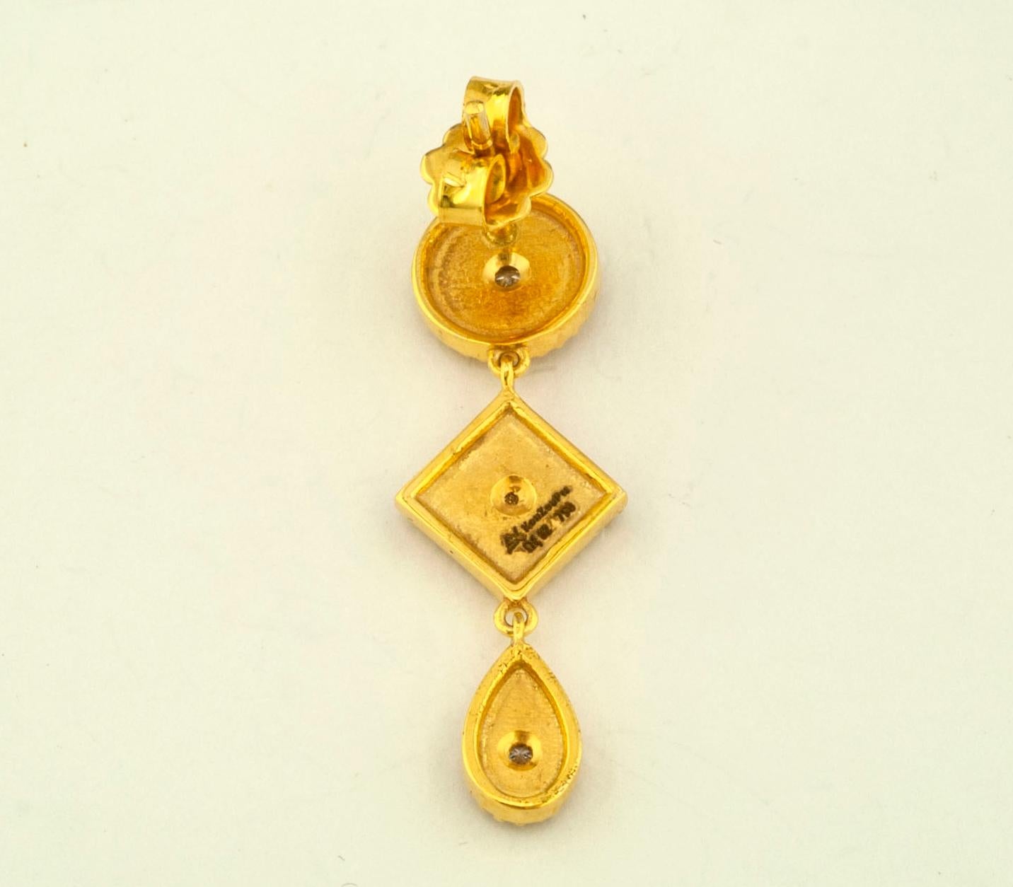 Pendants d'oreilles pendants Georgios Collections en or jaune 18 carats et diamants en vente 2