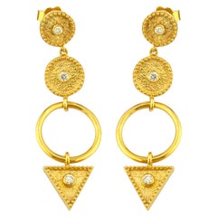 Pendants d'oreilles longs en or jaune 18 carats et diamants Georgios Collections