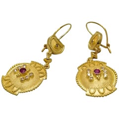 Orecchini pendenti con diamante e rubino in oro giallo 18 carati Georgios Collections