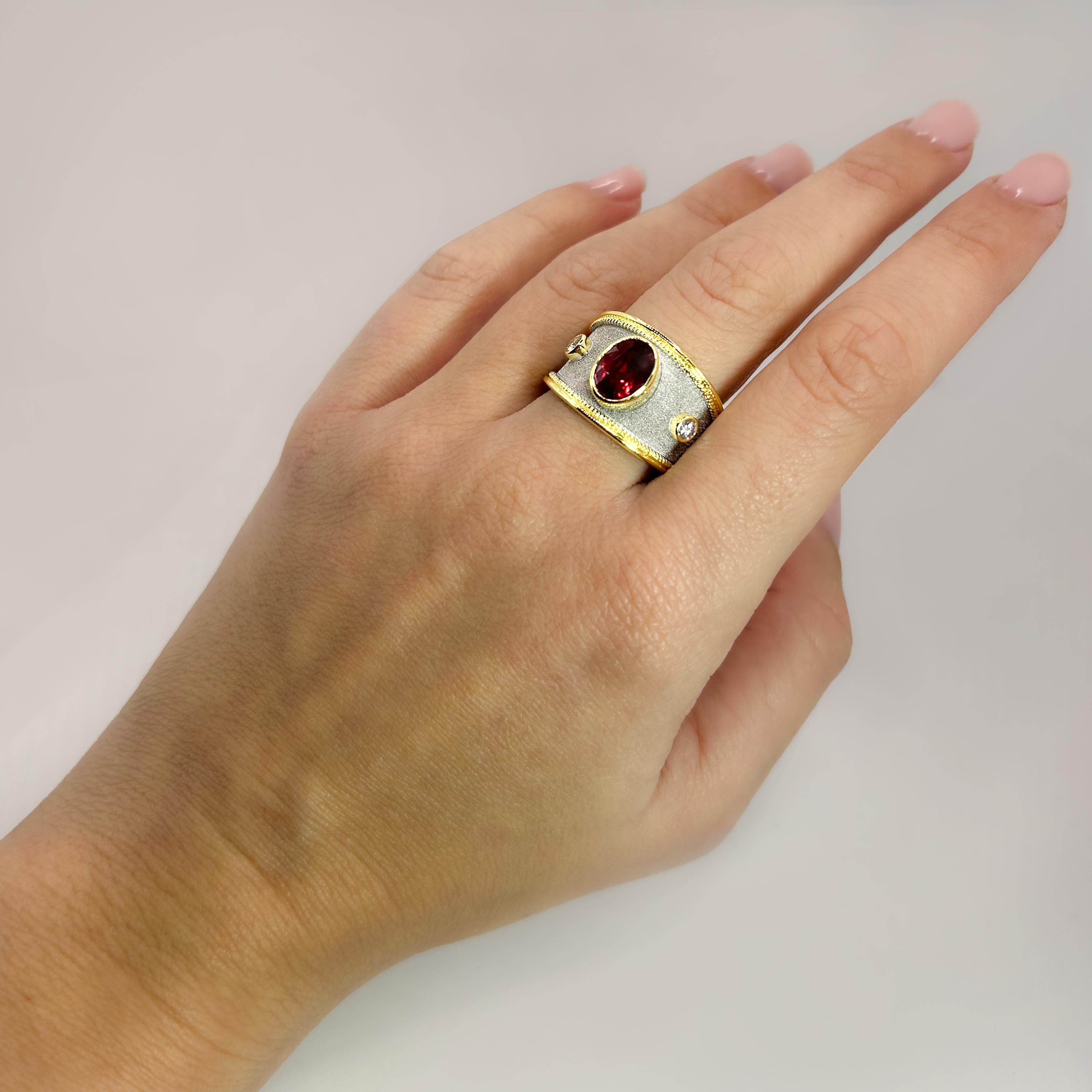 Georgios Collections Anillo de oro amarillo de 18 quilates con diamantes y rubí y rodio blanco en venta 4