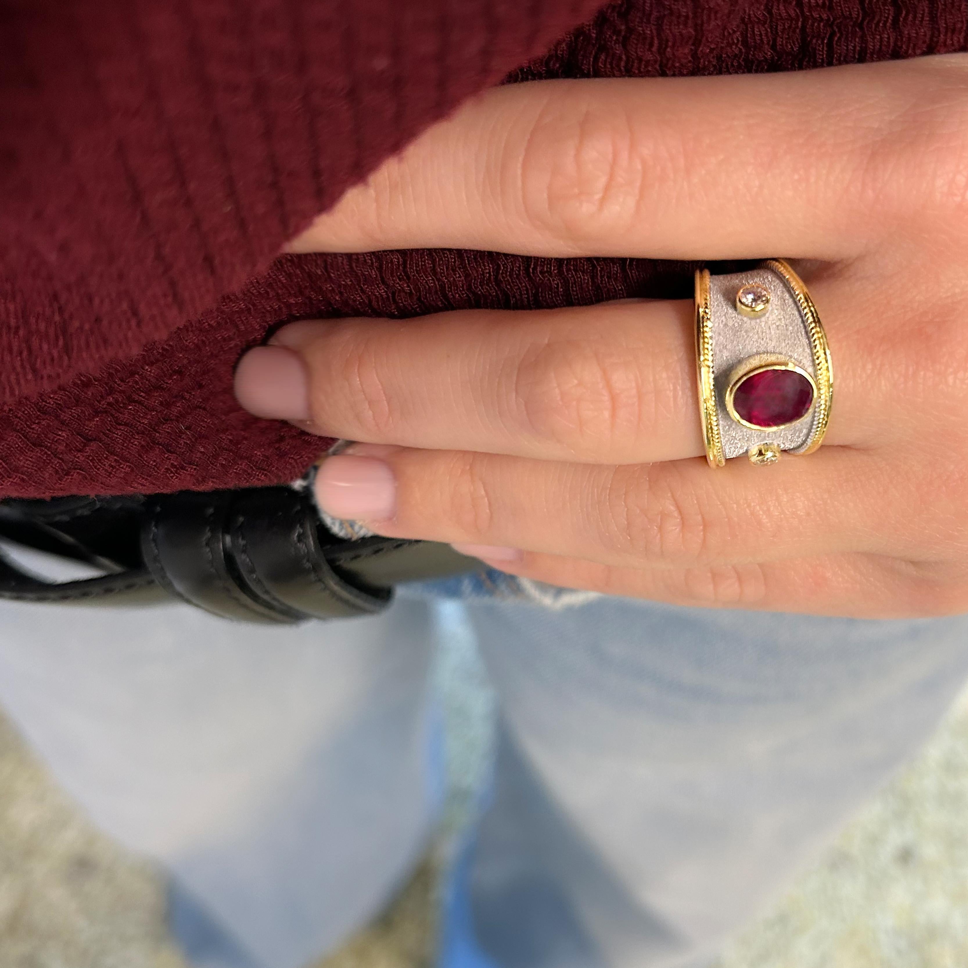 Georgios Collections Anillo de oro amarillo de 18 quilates con diamantes y rubí y rodio blanco en venta 5