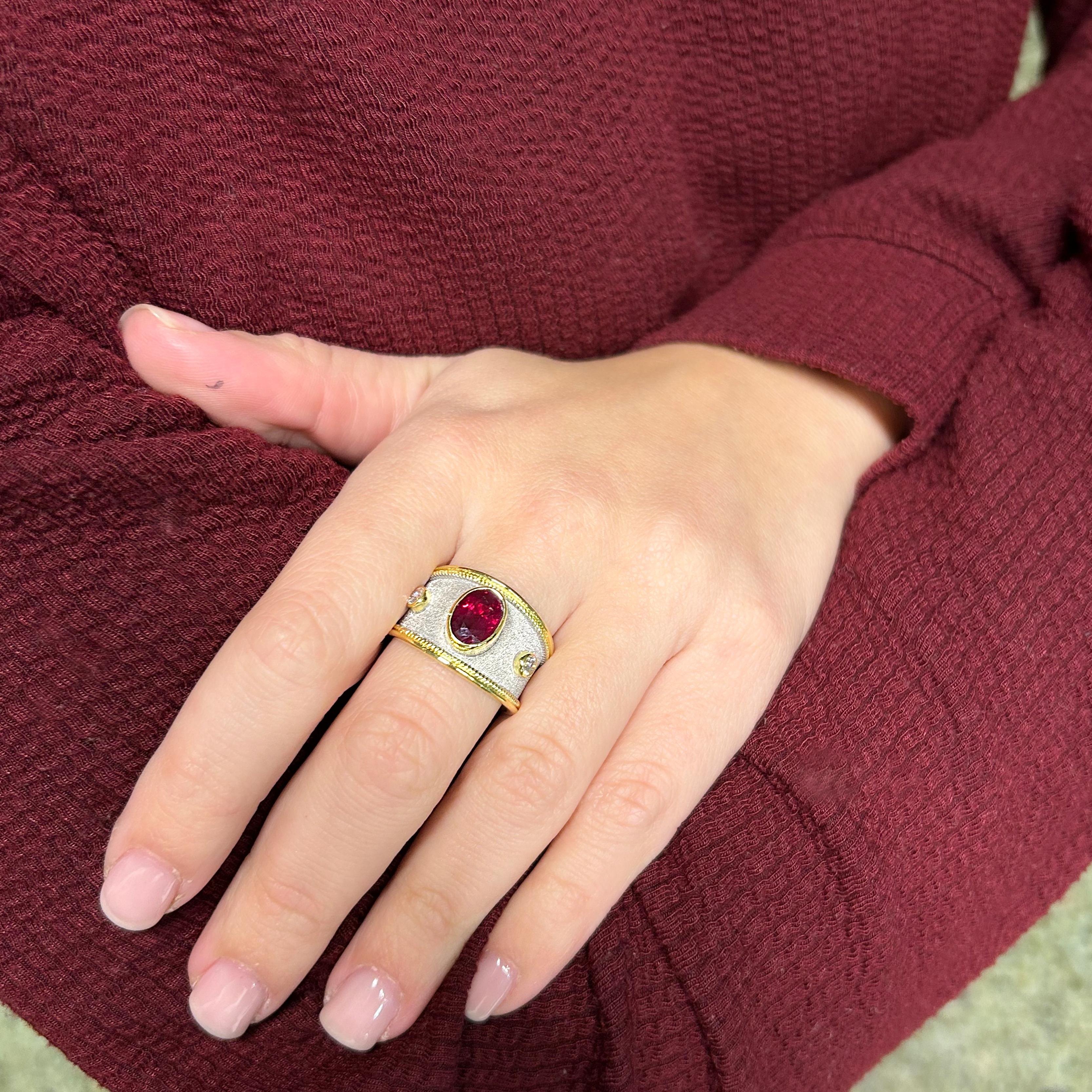 Georgios Collections Anillo de oro amarillo de 18 quilates con diamantes y rubí y rodio blanco en venta 7