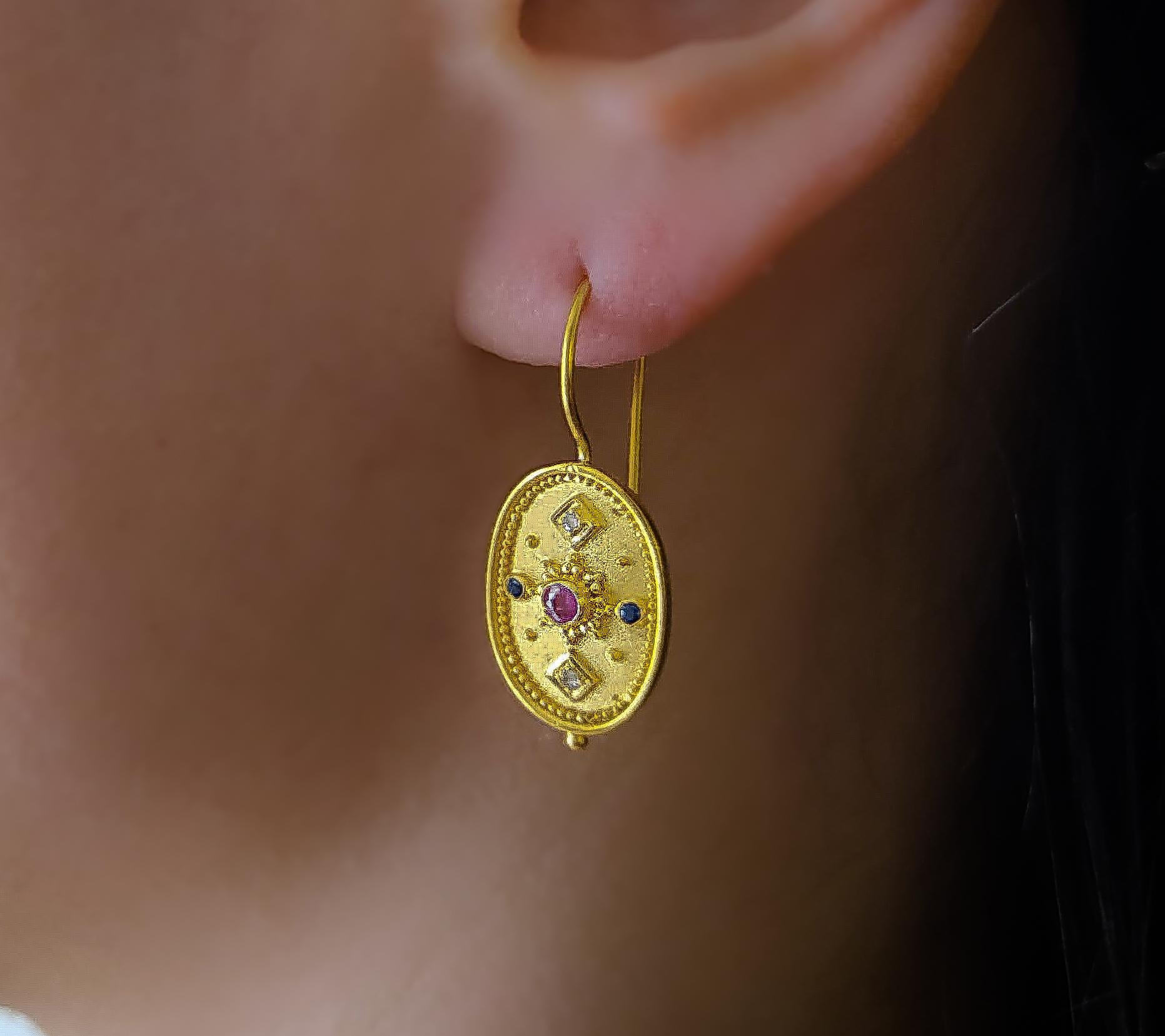 Boucles d'oreilles collection Georgios en or jaune 18 carats, diamants, rubis et saphirs en vente 4