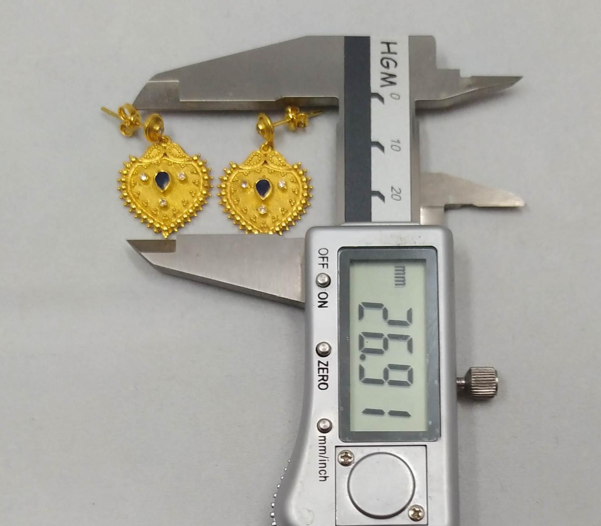 Georgios Kollektionen 18 Karat Gelbgold Diamant-Saphir-Tropfenohrringe im Zustand „Neu“ im Angebot in Astoria, NY