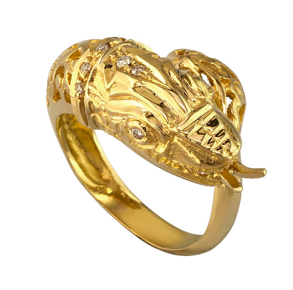Cette bague de conception unique de S.Georgios est en or jaune 18 carats et est entièrement réalisée à la main avec un travail de granulation créant une tête de serpent diamantée étonnante, qui, dans la Grèce antique, symbolisait le bien et le mal,