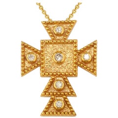 Petite croix et chaîne carrée en or jaune 18 carats et diamants Georgios Collections