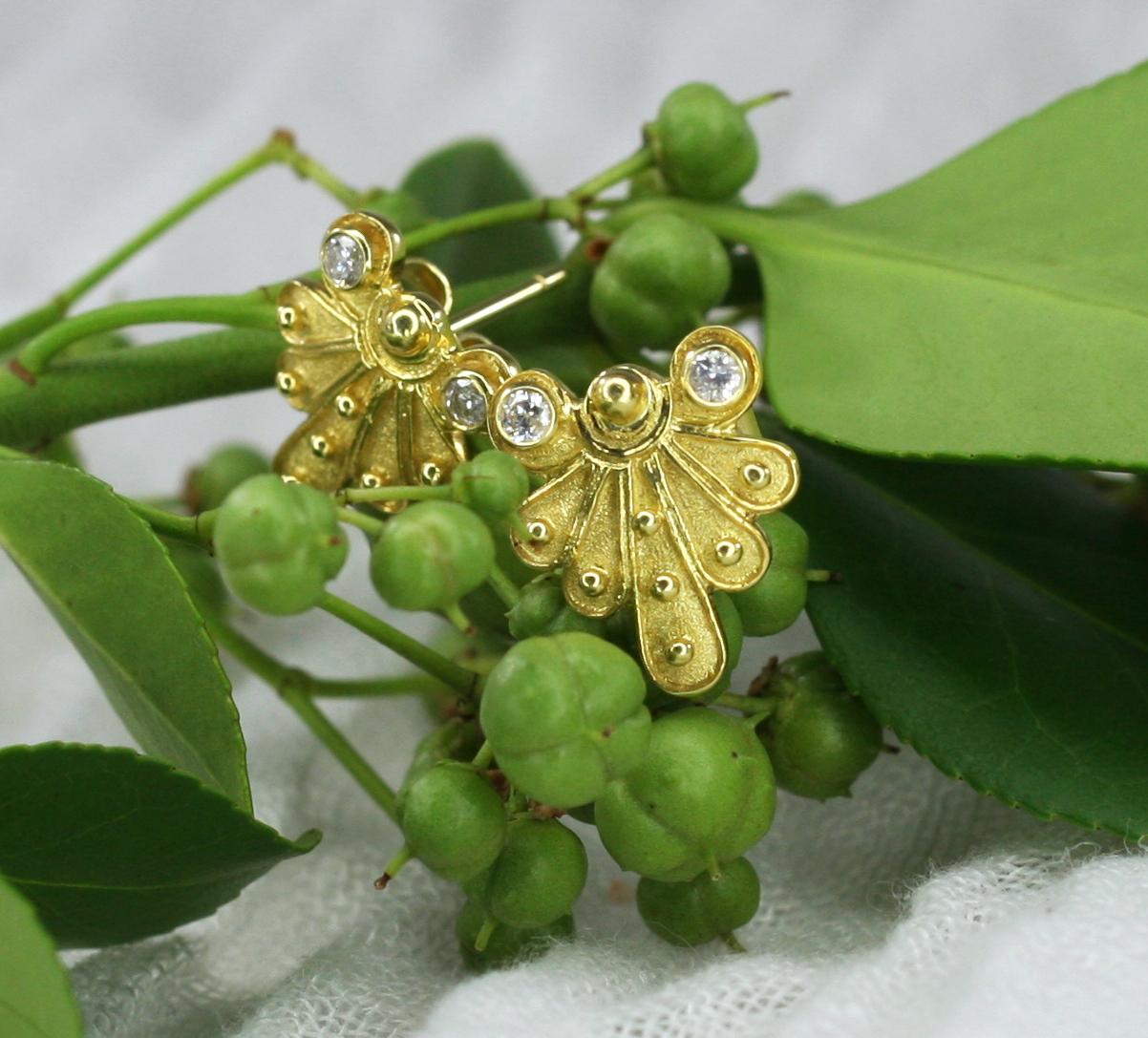 Georgios Collections 18 Karat Yellow Gold Diamond Stud Earring Byzantine Style In New Condition For Sale In Astoria, NY