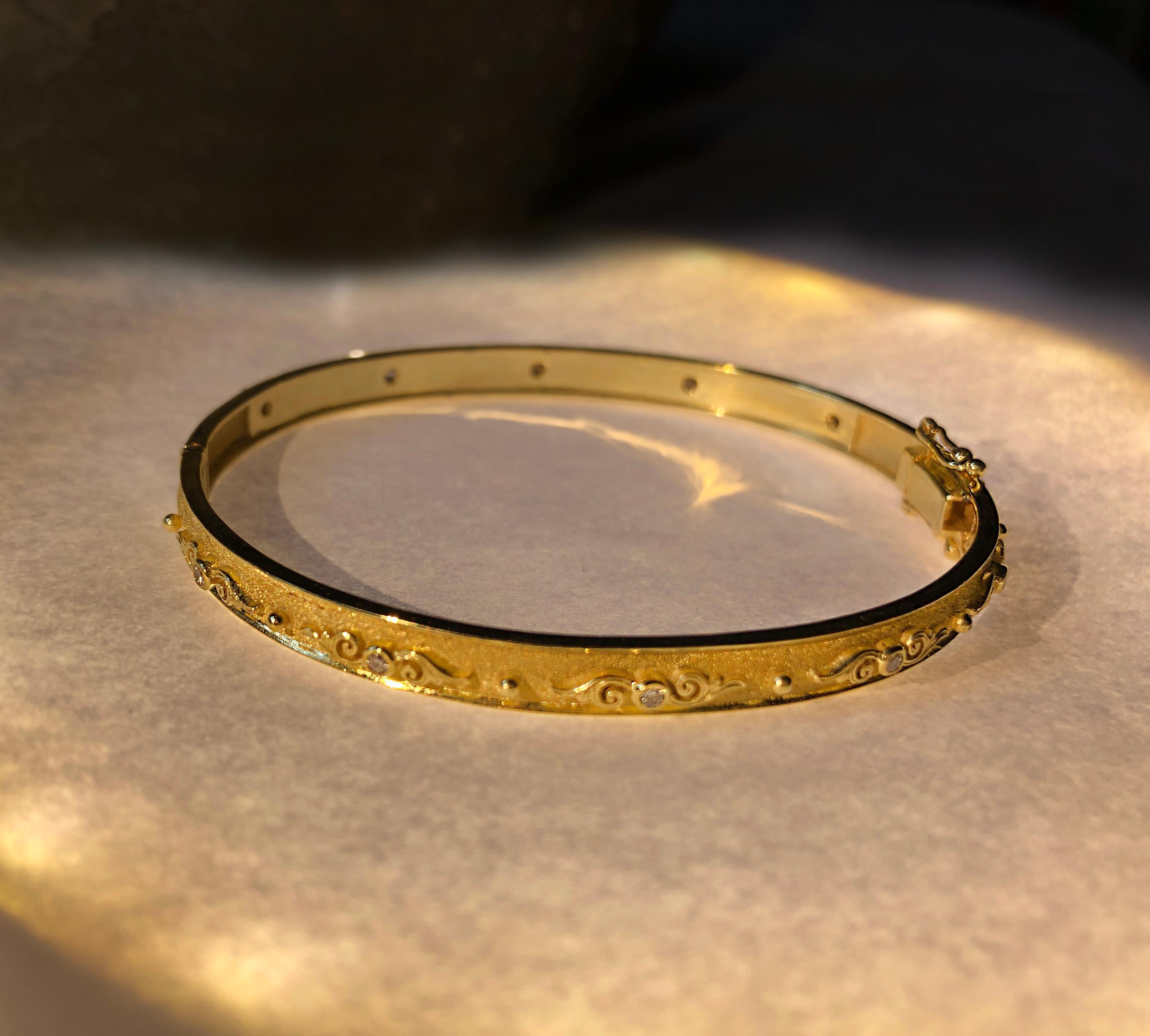 Georgios Collections Bracelet fin réversible en or jaune 18 carats et diamants Neuf - En vente à Astoria, NY