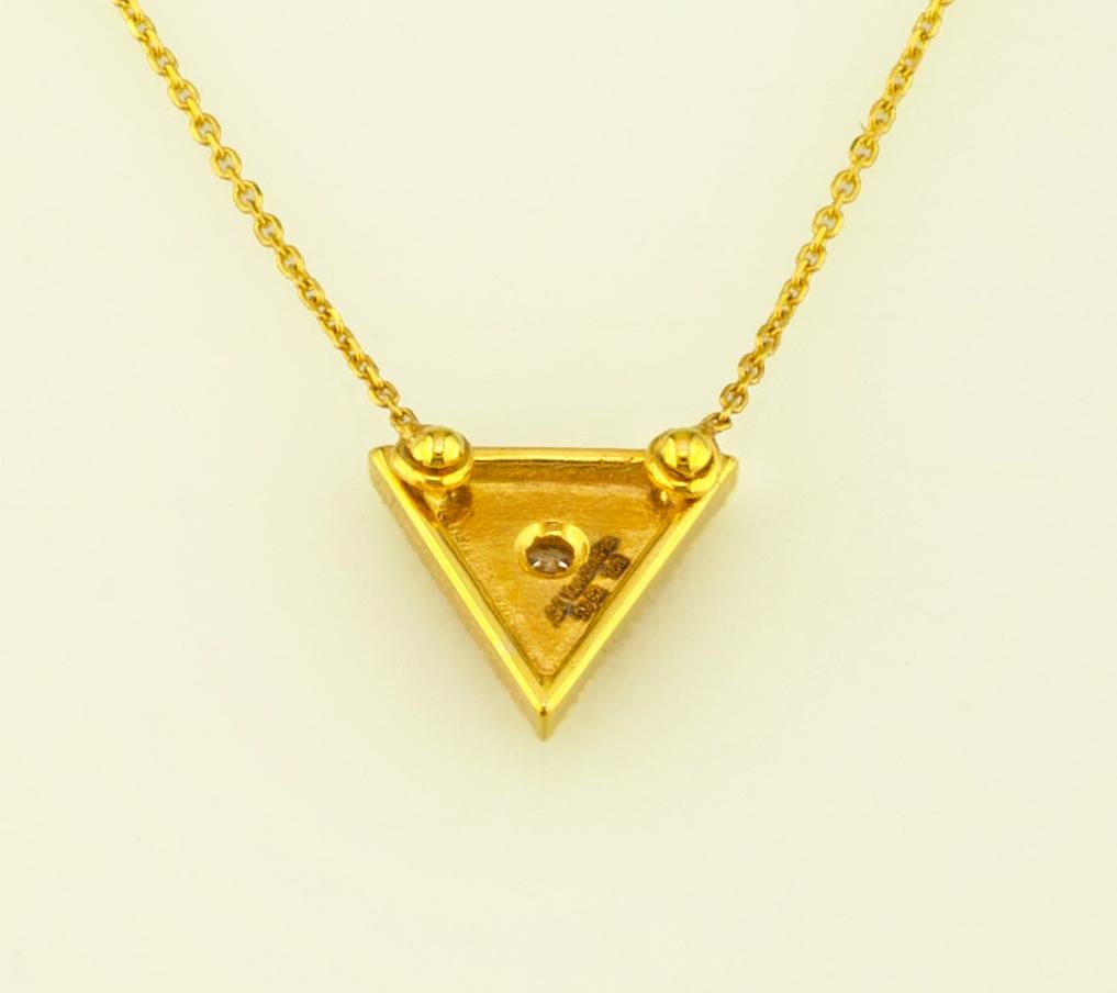 Georgios Collections Collier pendentif triangulaire en or jaune 18 carats avec diamants en vente 4