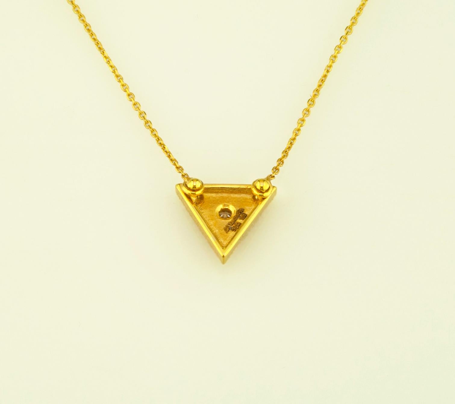 Georgios Collections Collier pendentif triangulaire en or jaune 18 carats avec diamants en vente 6