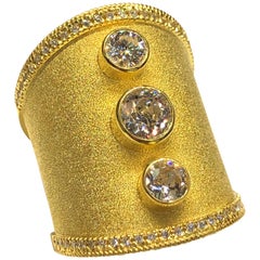 Anello a fascia larga con diamante bianco in oro giallo 18 carati Georgios Collections
