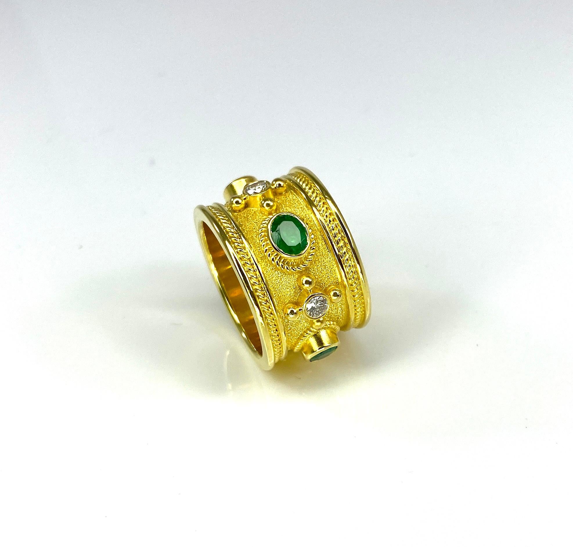 Georgios Kollektionen 18 Karat Gelbgold Smaragd und Diamant-Ring im Angebot 1