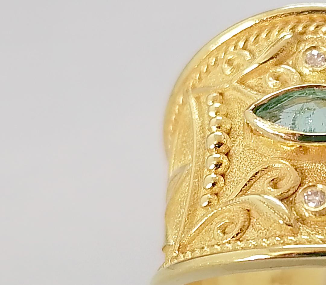 Georgios Collections: 18 Karat Gelbgold breiter Smaragd- und Diamantring im Angebot 4