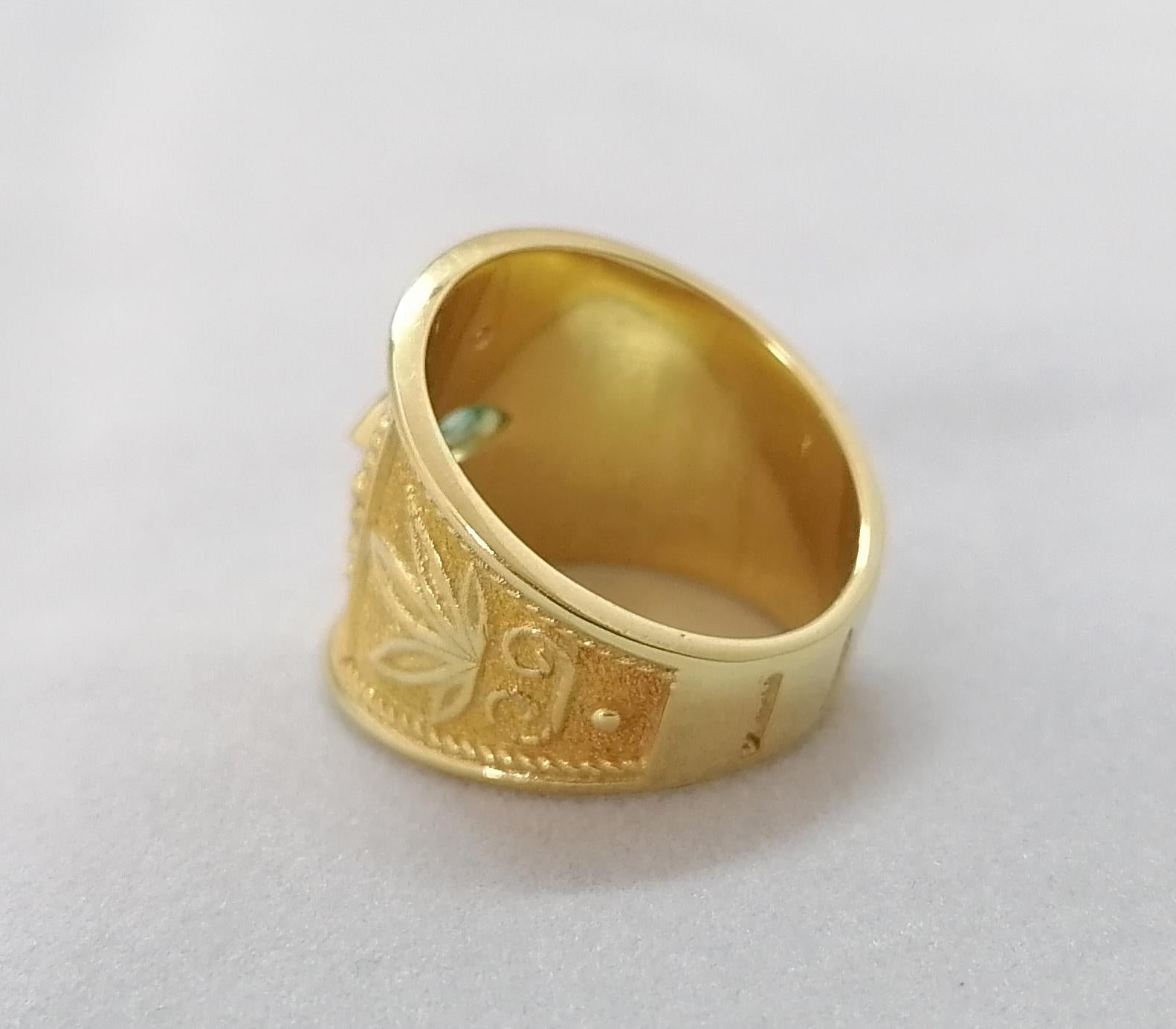 Georgios Collections: 18 Karat Gelbgold breiter Smaragd- und Diamantring im Angebot 6