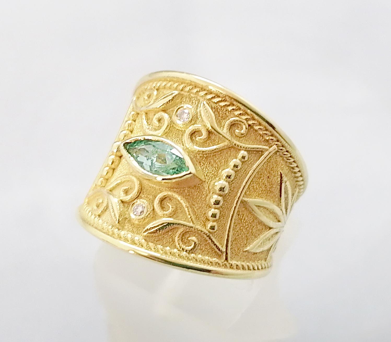 Georgios Collections: 18 Karat Gelbgold breiter Smaragd- und Diamantring im Angebot 9