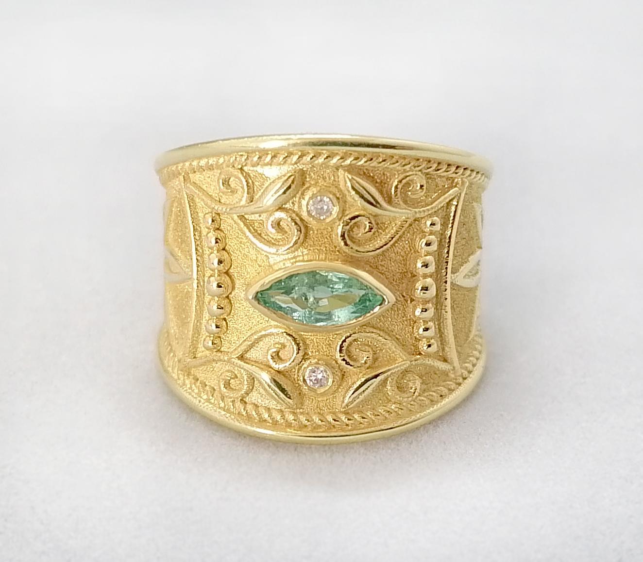 Georgios Collections: 18 Karat Gelbgold breiter Smaragd- und Diamantring im Angebot 10