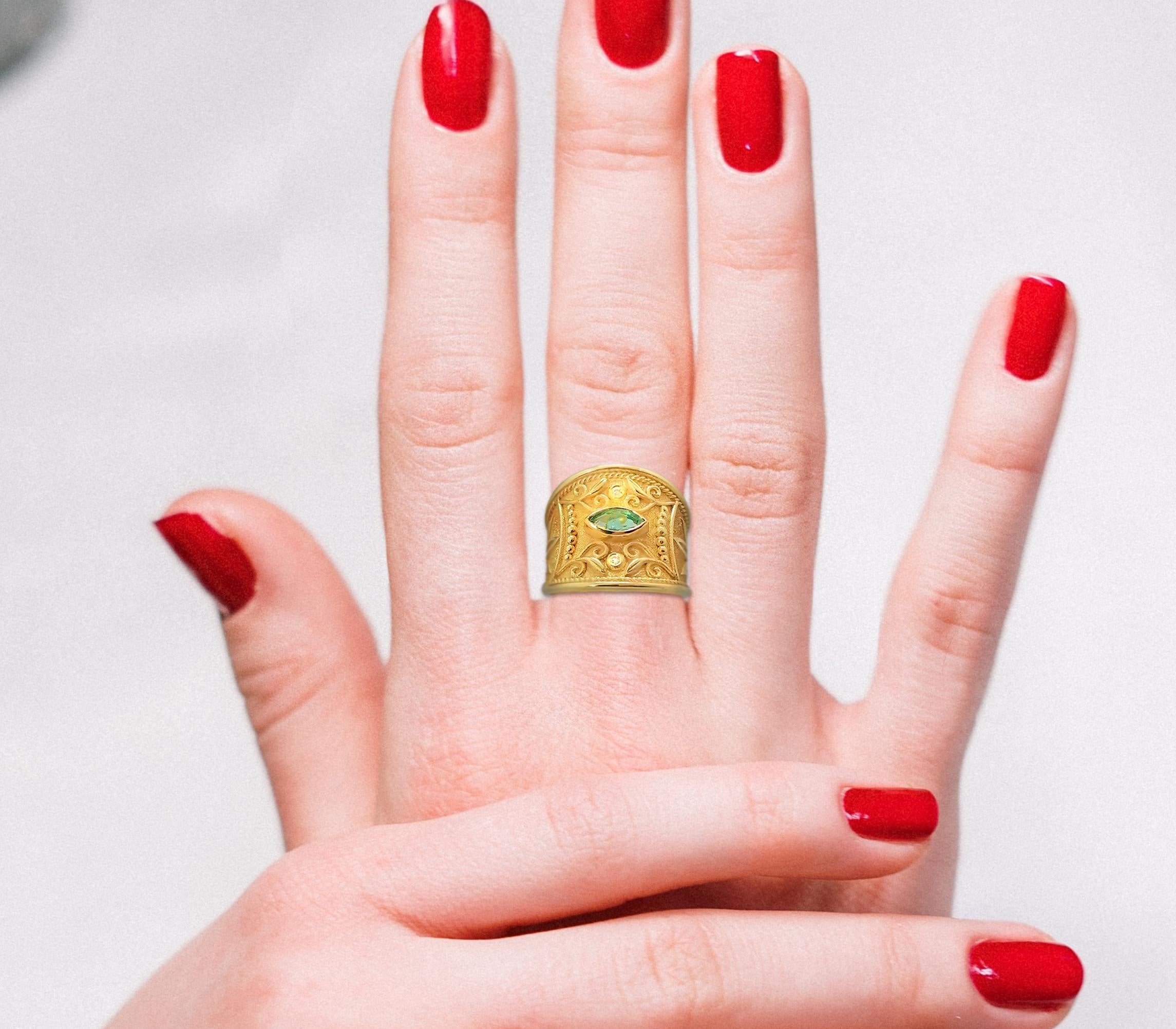 Georgios Collections Bague à large anneau en or jaune 18 carats avec émeraudes et diamants en vente 12