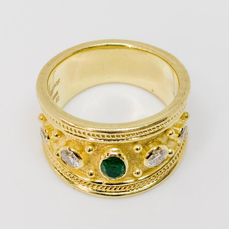Georgios Kollektionen Ring aus 18 Karat Gelbgold mit Smaragd und weißen Diamanten im Angebot 3