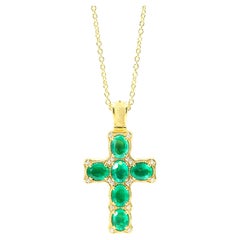 Collana con croce di smeraldo in oro giallo 18 carati con catena di Georgios Collections