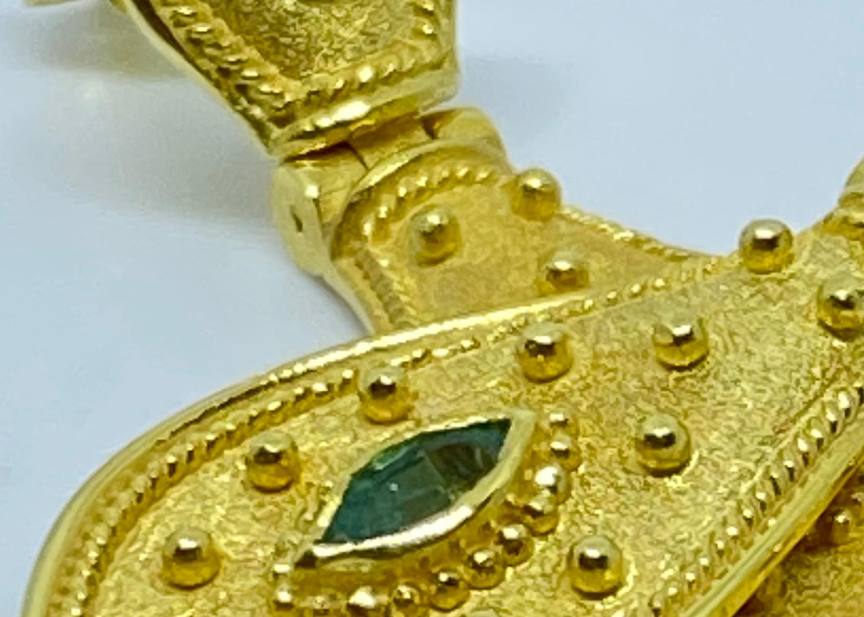 Orecchini lunghi a goccia con smeraldo in oro giallo 18 carati Georgios Collections in vendita 5