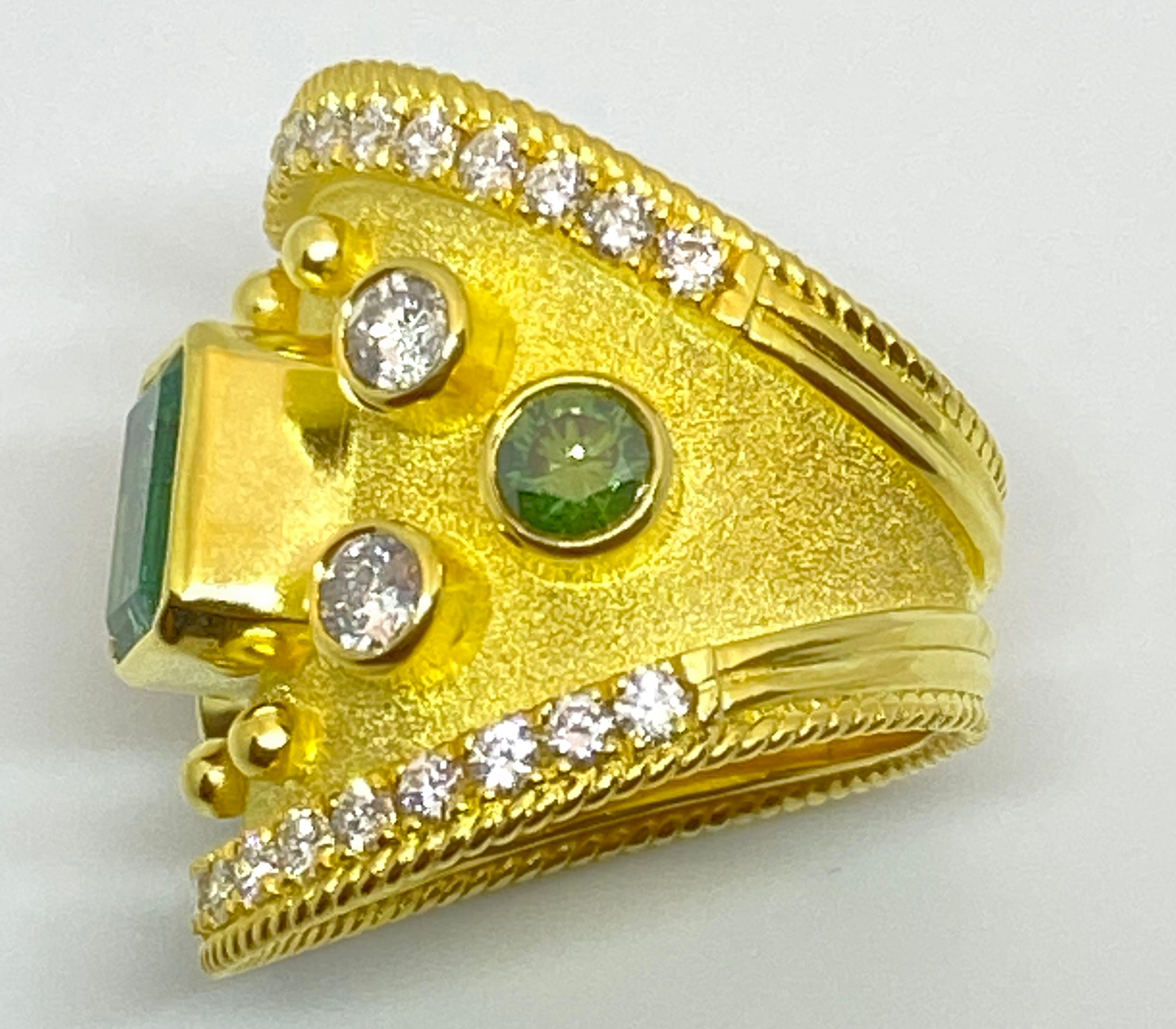 Georgios Kollektionen 18 Karat Gelbgold Smaragd Multi-Color Diamant-Ring im Angebot 1