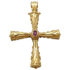 Georgios Collections Croix réversible en or jaune 18 carats, émeraude et rubis en relief