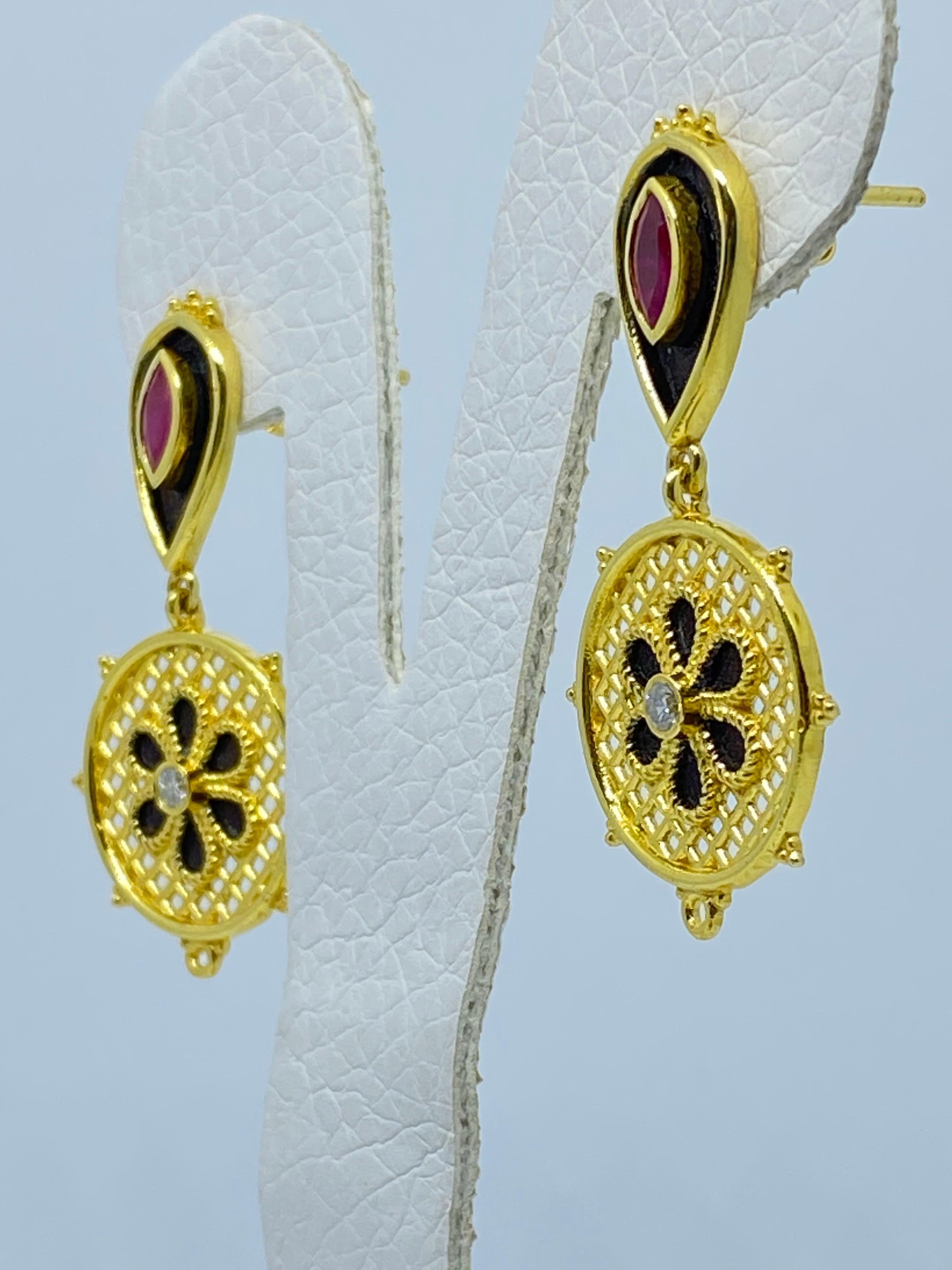 Georgios Collections Boucles d'oreilles en goutte en or jaune 18 carats, émail, diamants et rubis en vente 10