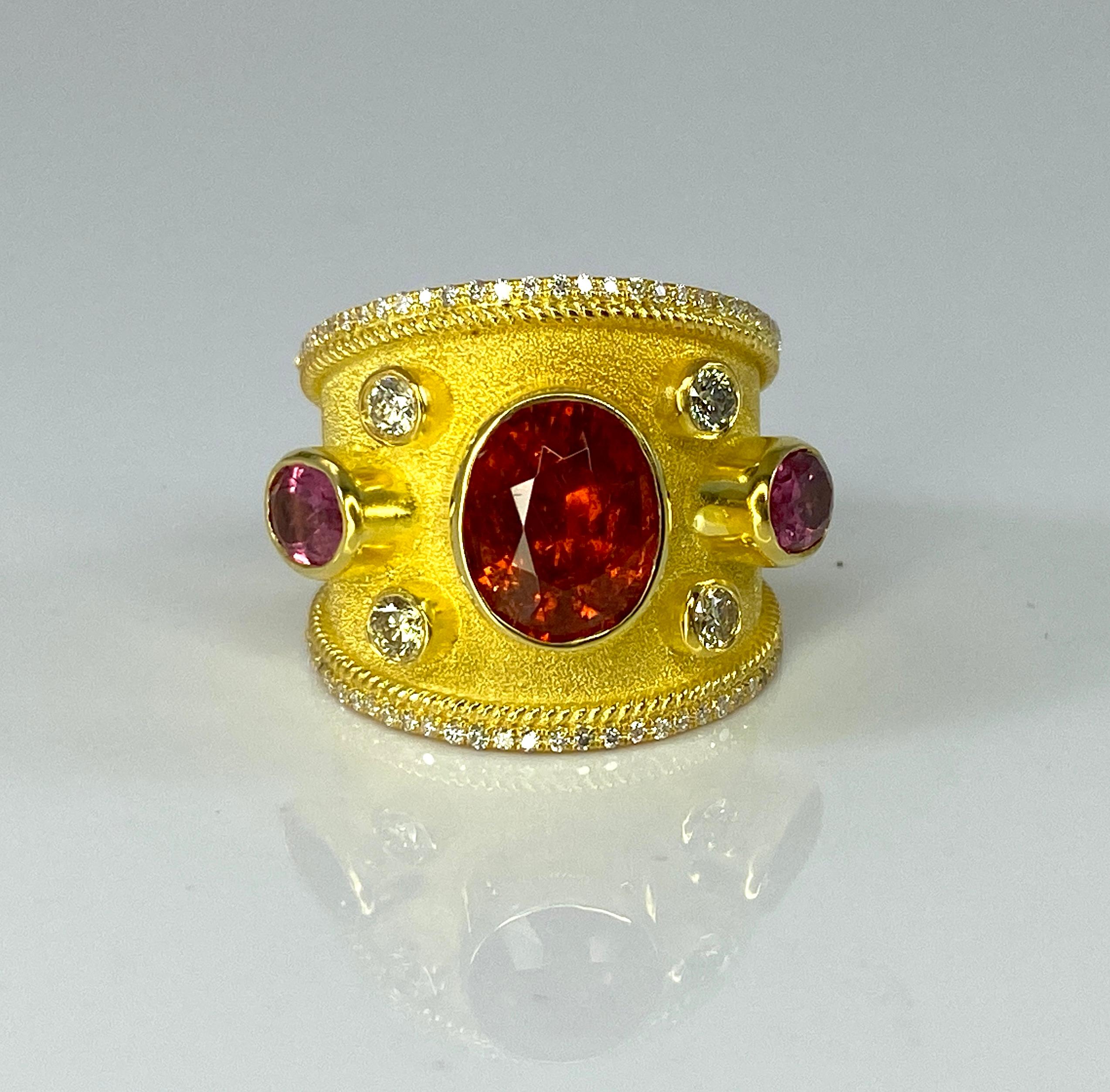 Georgios Kollektionen 18 Karat Gelbgold Feueropal Rosa Turmalin Diamantring (Ovalschliff) im Angebot