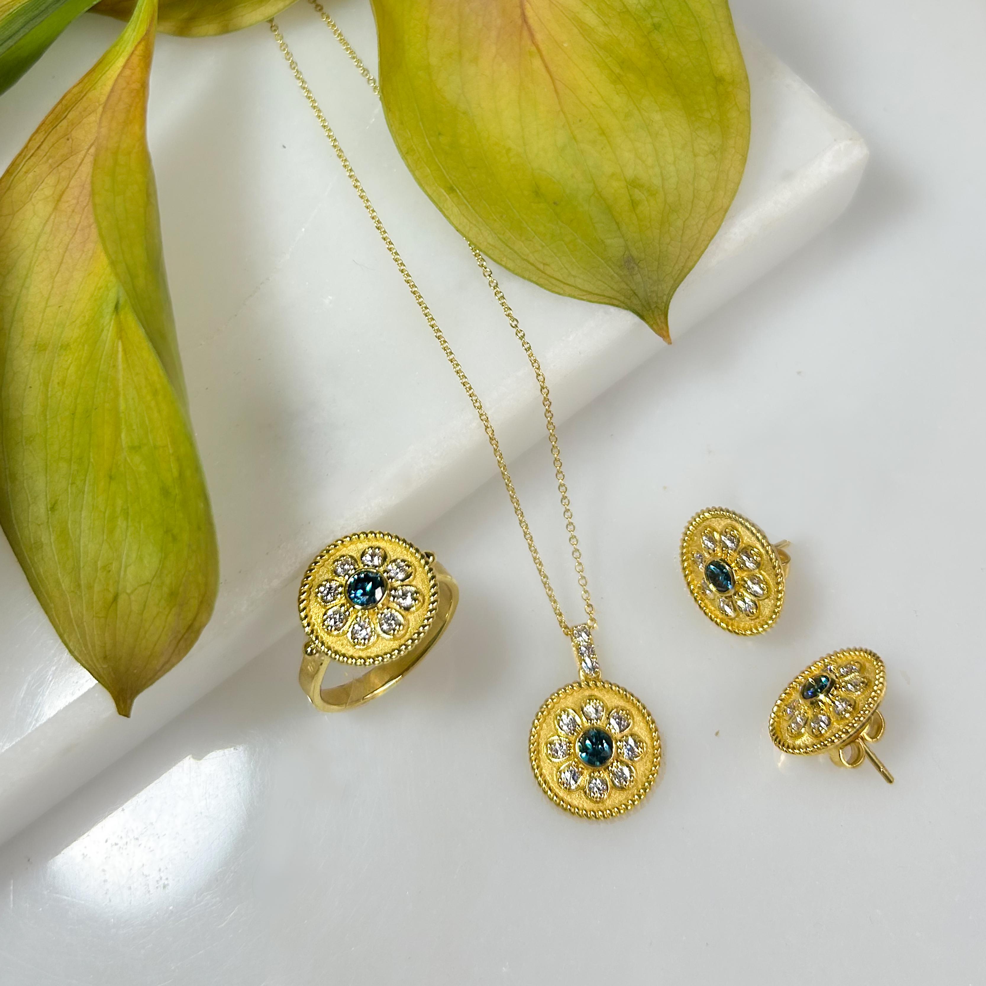 Femenino o masculino Georgios Collections 18 Karat Yellow Gold Flower Blue and White Diamond Ring en venta