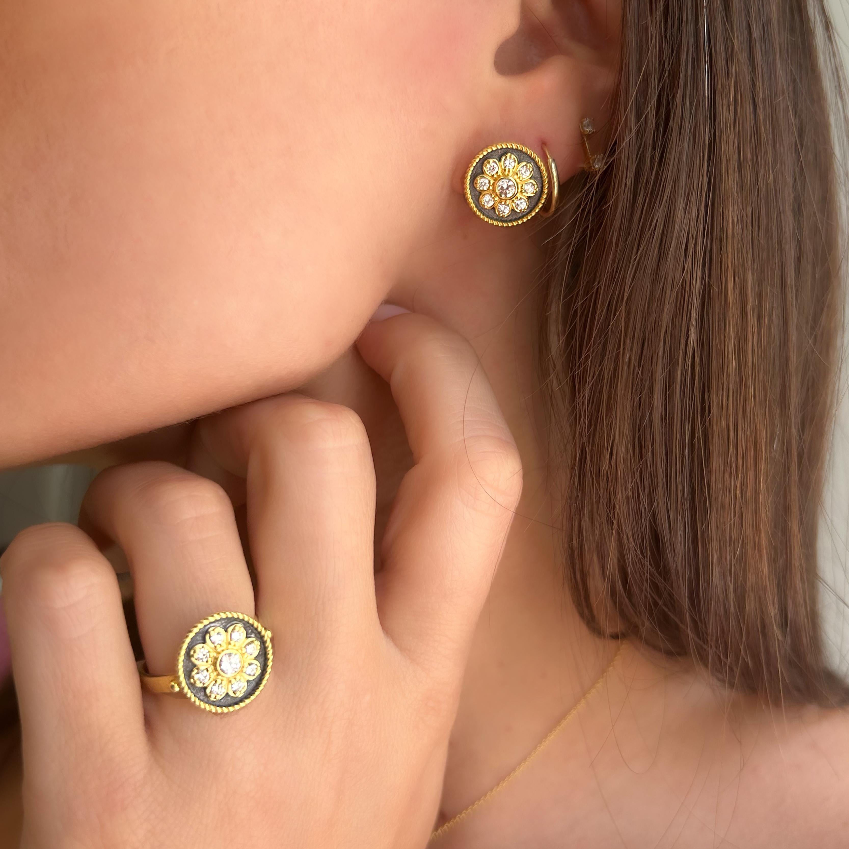 Georgios Collections 18 Karat Yellow Gold Flower Diamond Ring with Black Rhodium in vendita 8