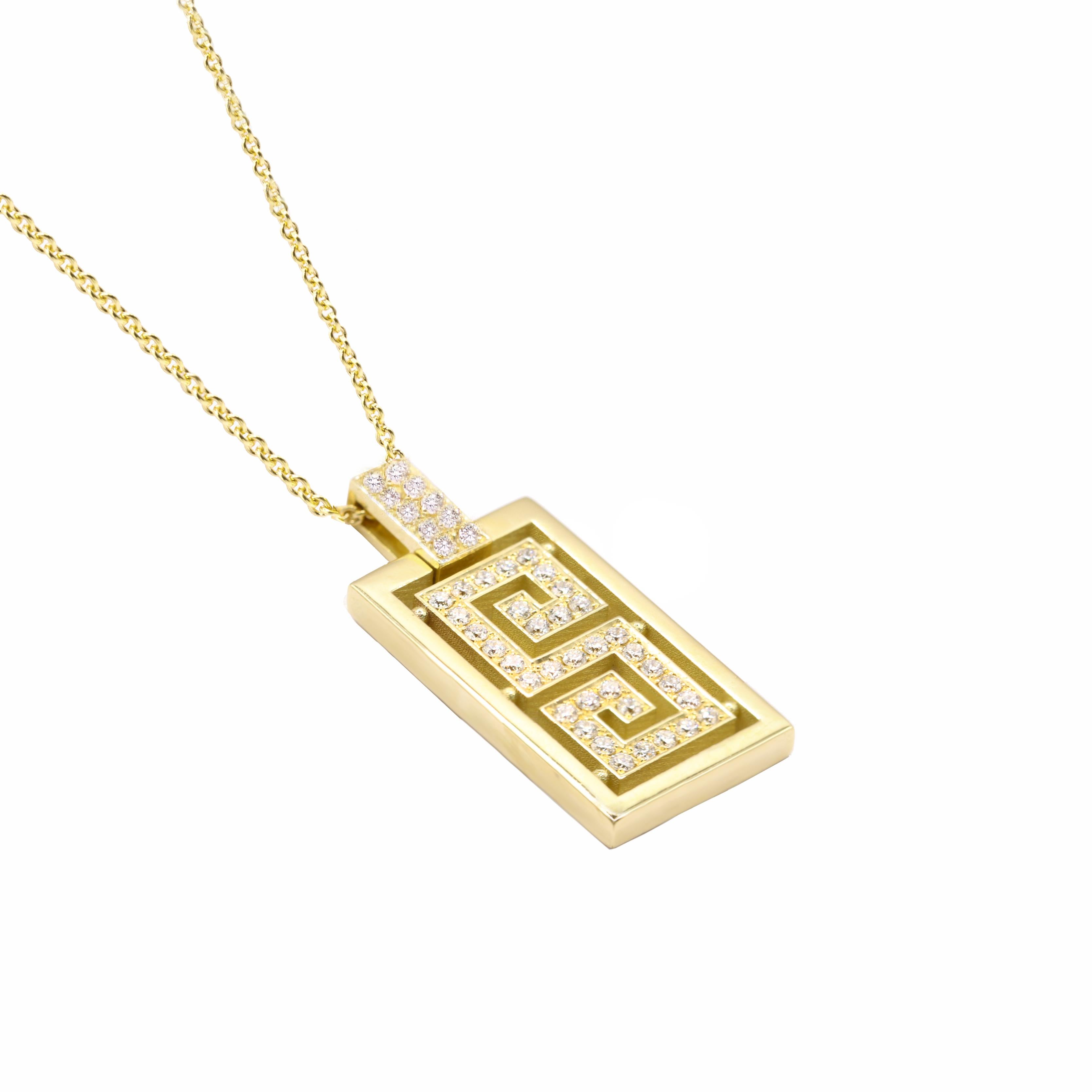 Grec classique Pendentif à motif de clé grecque en or jaune 18 carats et diamants Georgios Collections en vente
