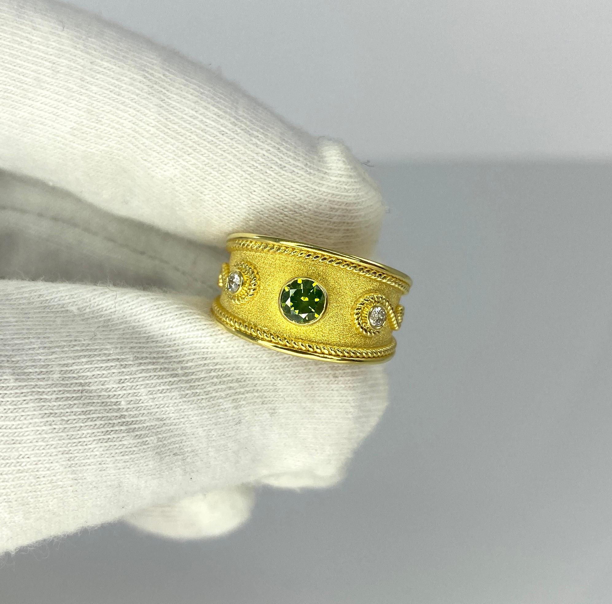Georgios Kollektionen Ring aus 18 Karat Gelbgold mit grünen und weißen Diamanten  im Angebot 6