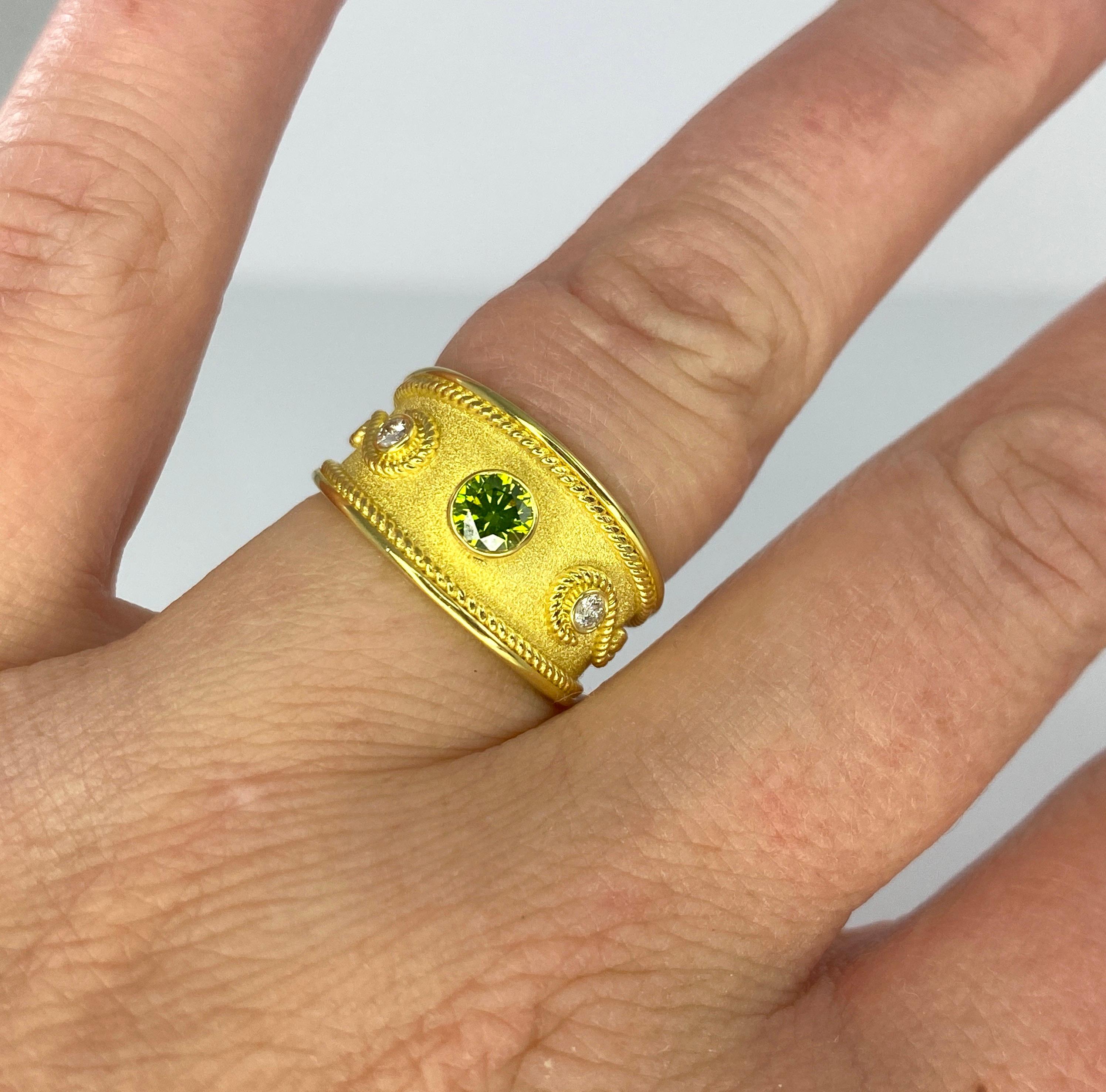 Georgios Kollektionen Ring aus 18 Karat Gelbgold mit grünen und weißen Diamanten  im Angebot 7