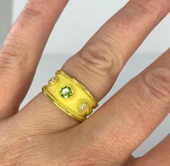 Georgios Kollektionen Ring aus 18 Karat Gelbgold mit grünen und weißen Diamanten