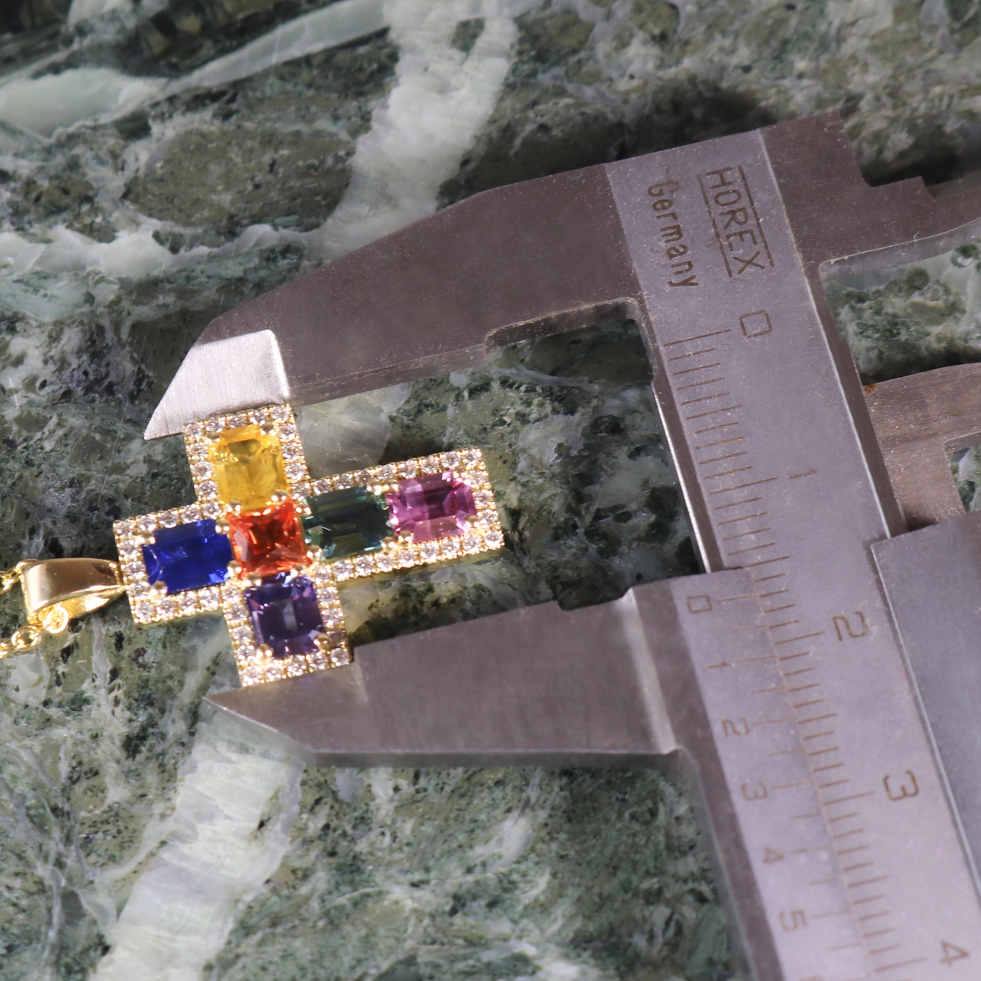 Georgios Collections Croix en or jaune 18 carats avec saphirs et diamants en vente 1