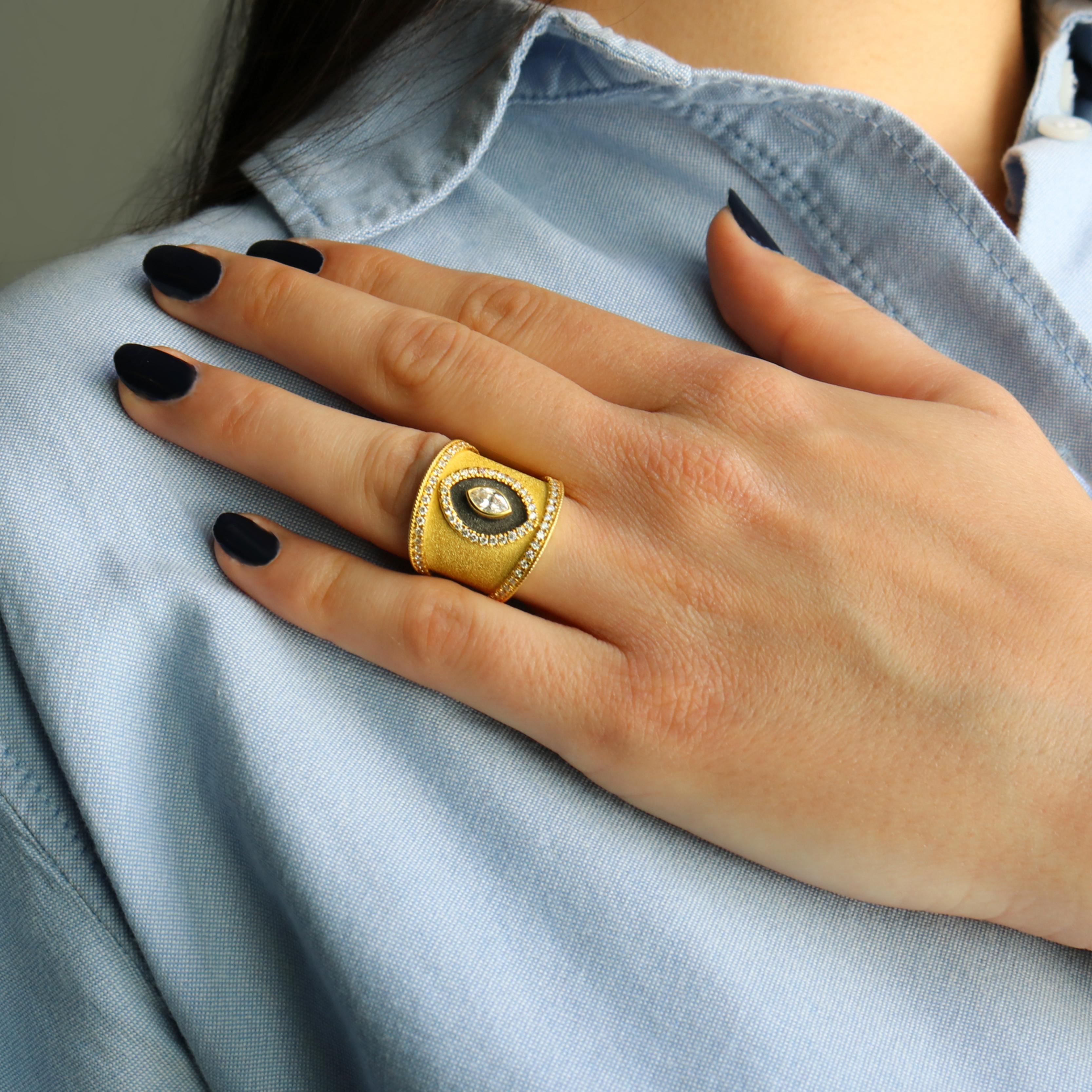 Georgios Collections Anillo Navette de Diamantes en Oro Amarillo de 18 Kilates y Rodio Negro en venta 7