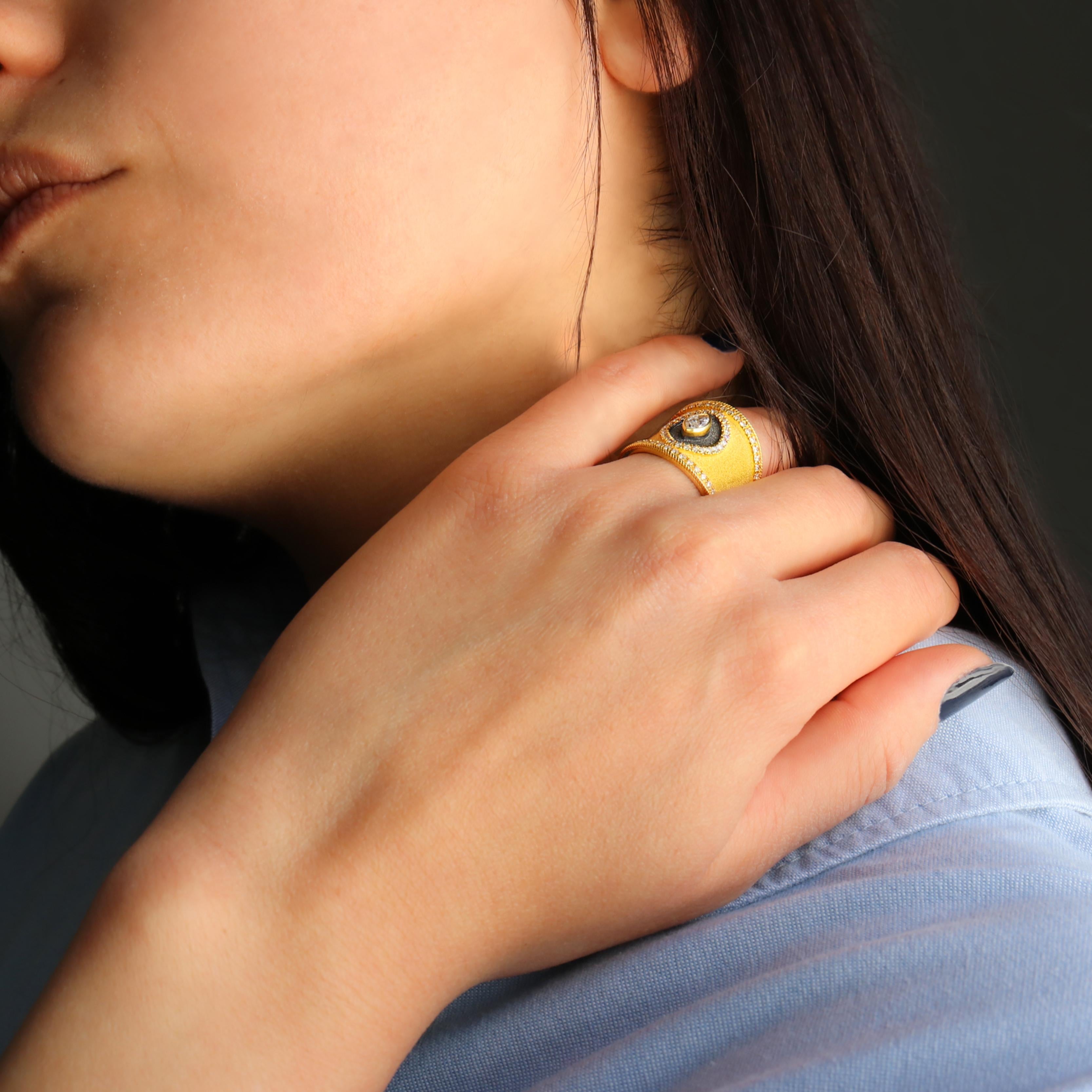 Georgios Collections Anillo Navette de Diamantes en Oro Amarillo de 18 Kilates y Rodio Negro en venta 8