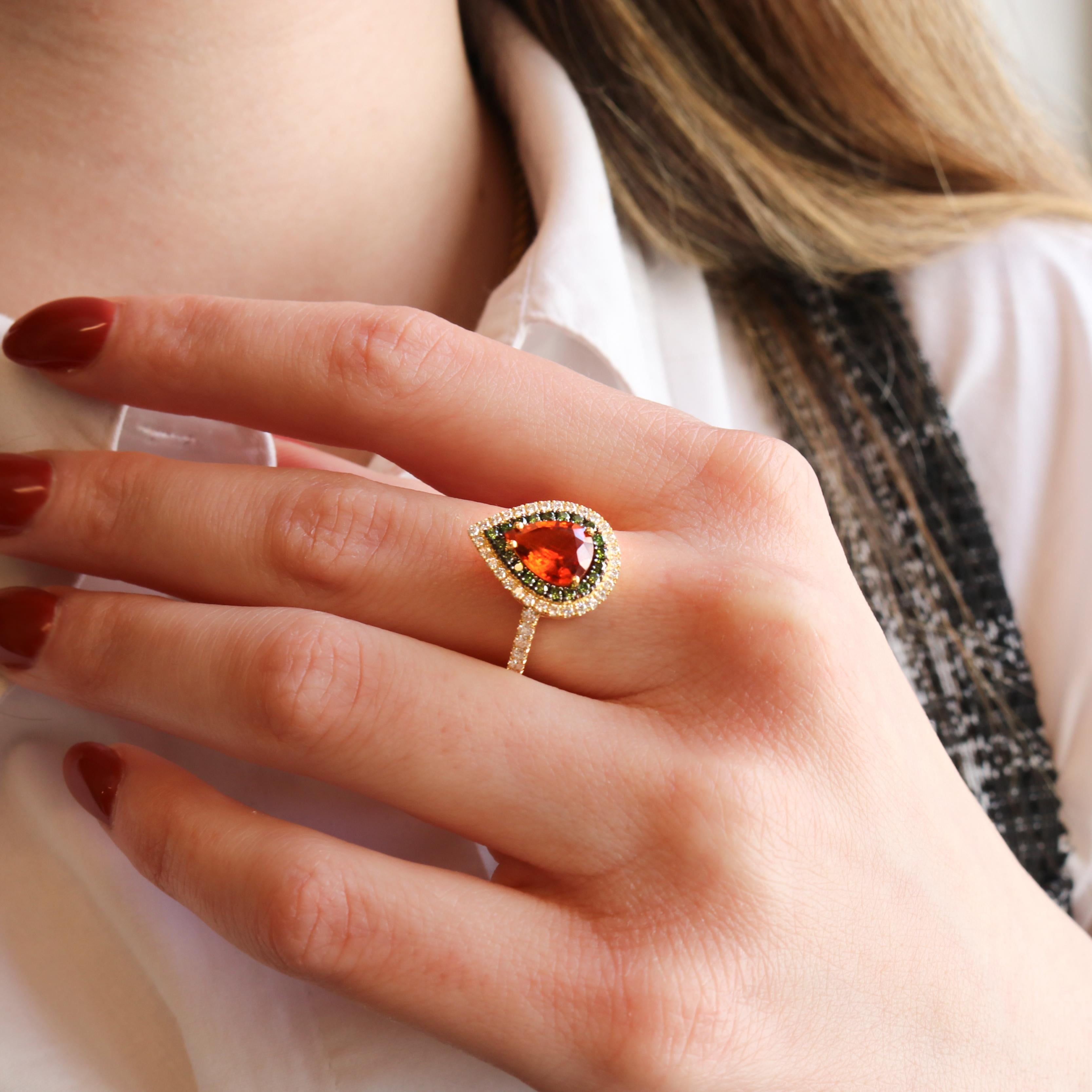 Georgios Collections 18 Karat Yellow Gold Orange Sapphire & Green Diamods Ring en venta 2