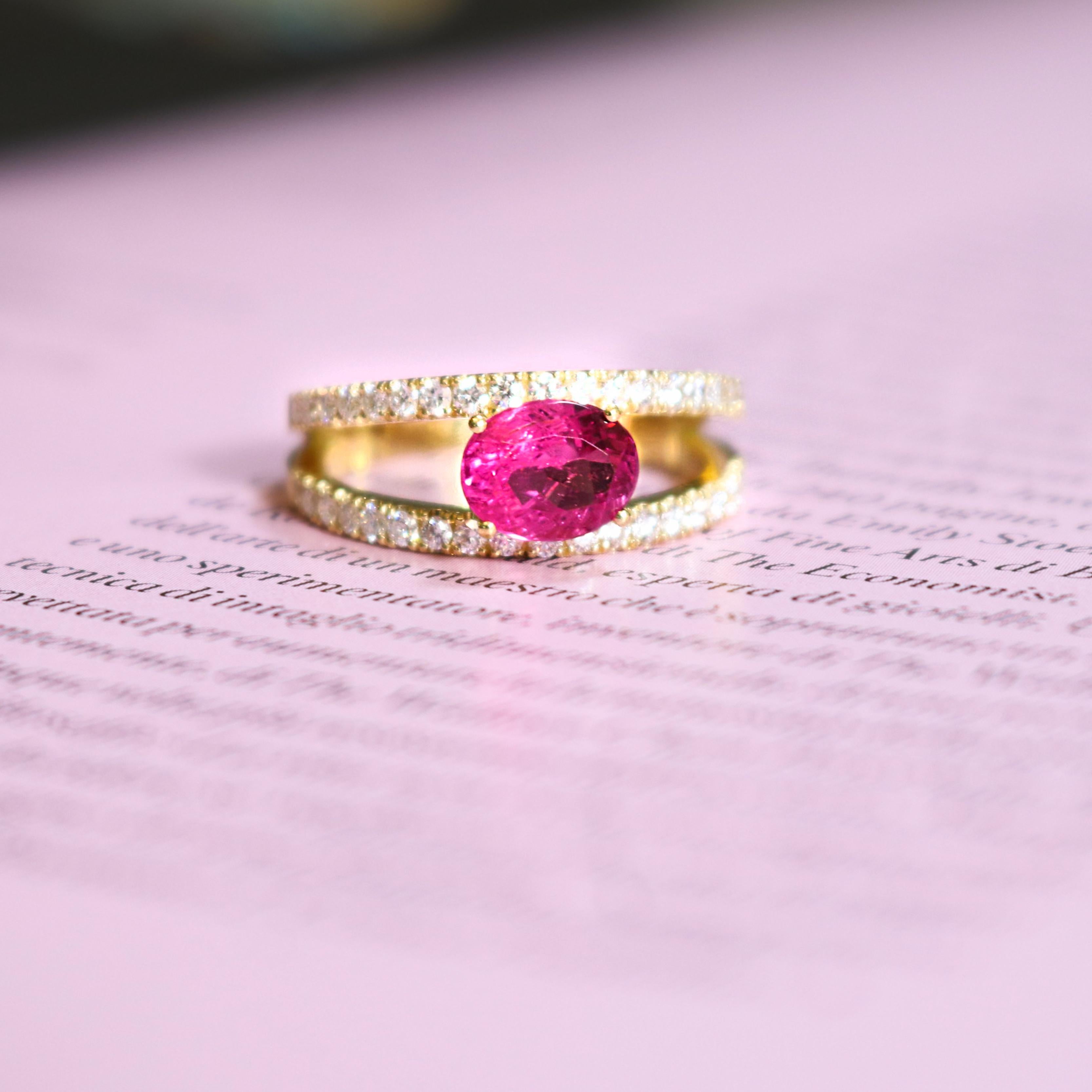 Georgios Collections Bague en or jaune 18 carats avec rubis ovale et diamants Pour femmes en vente