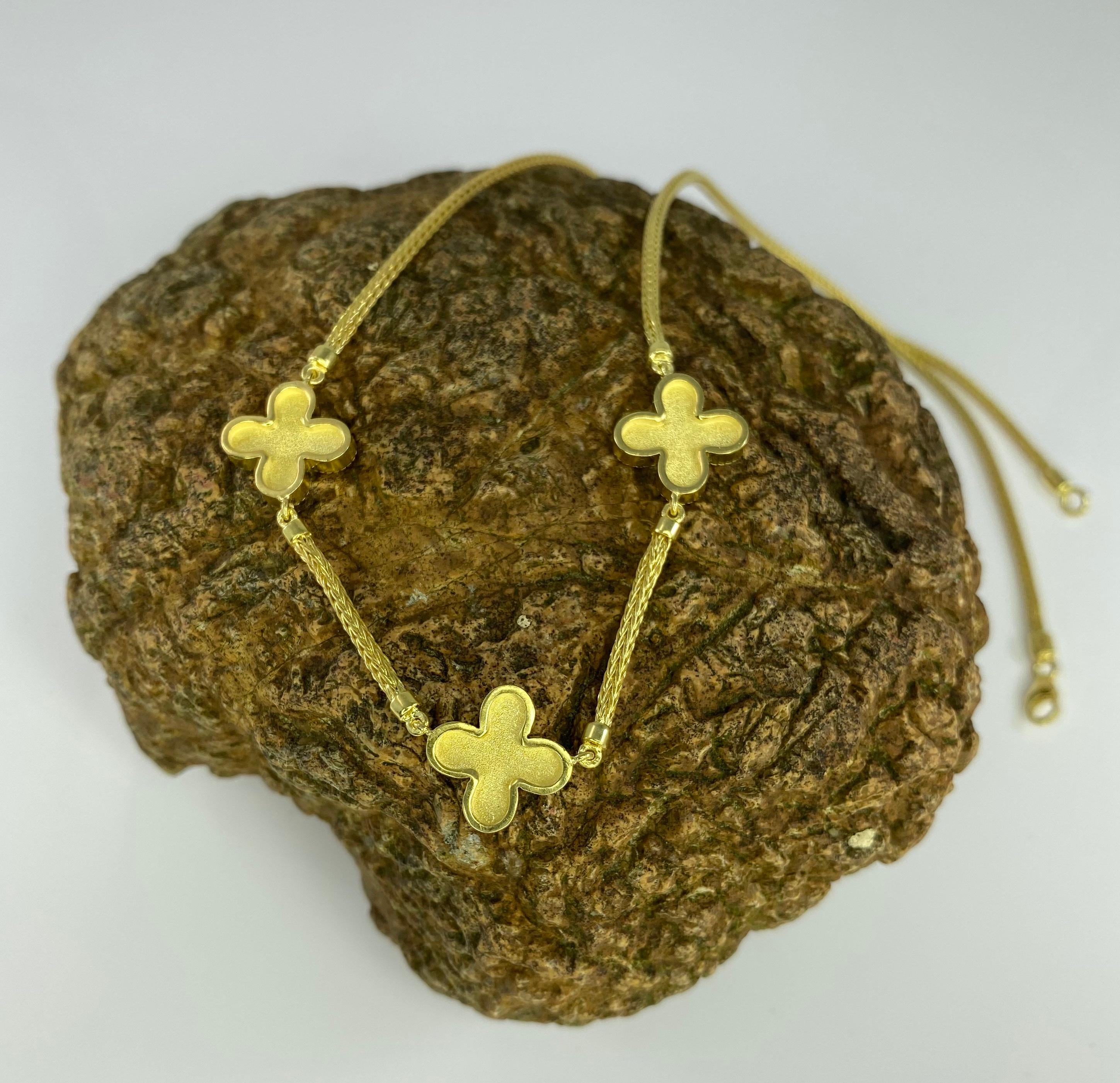 Georgios Collections Collier croix réversible en or jaune 18 carats avec diamants en vente 4