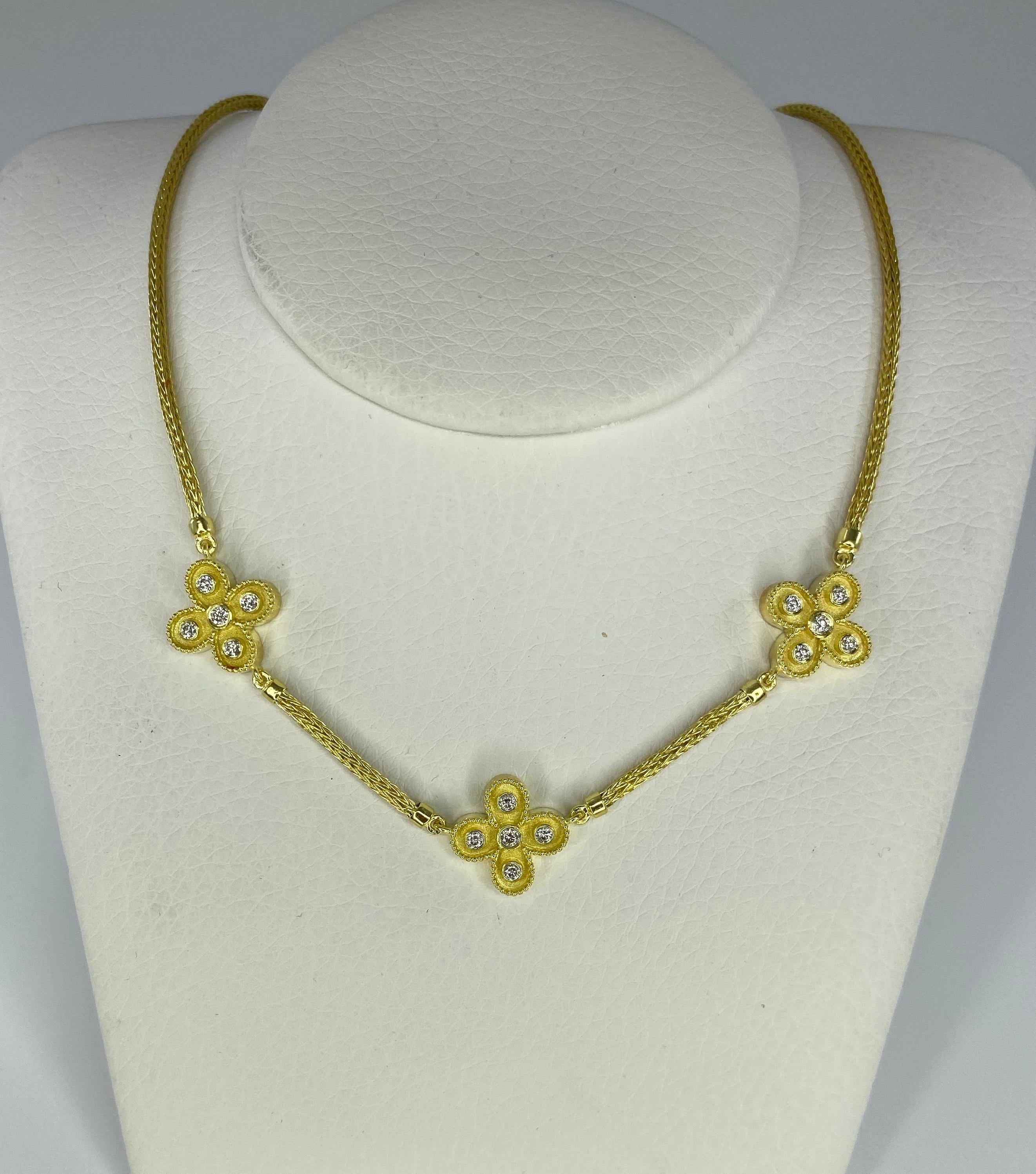 Taille ronde Georgios Collections Collier croix réversible en or jaune 18 carats avec diamants en vente