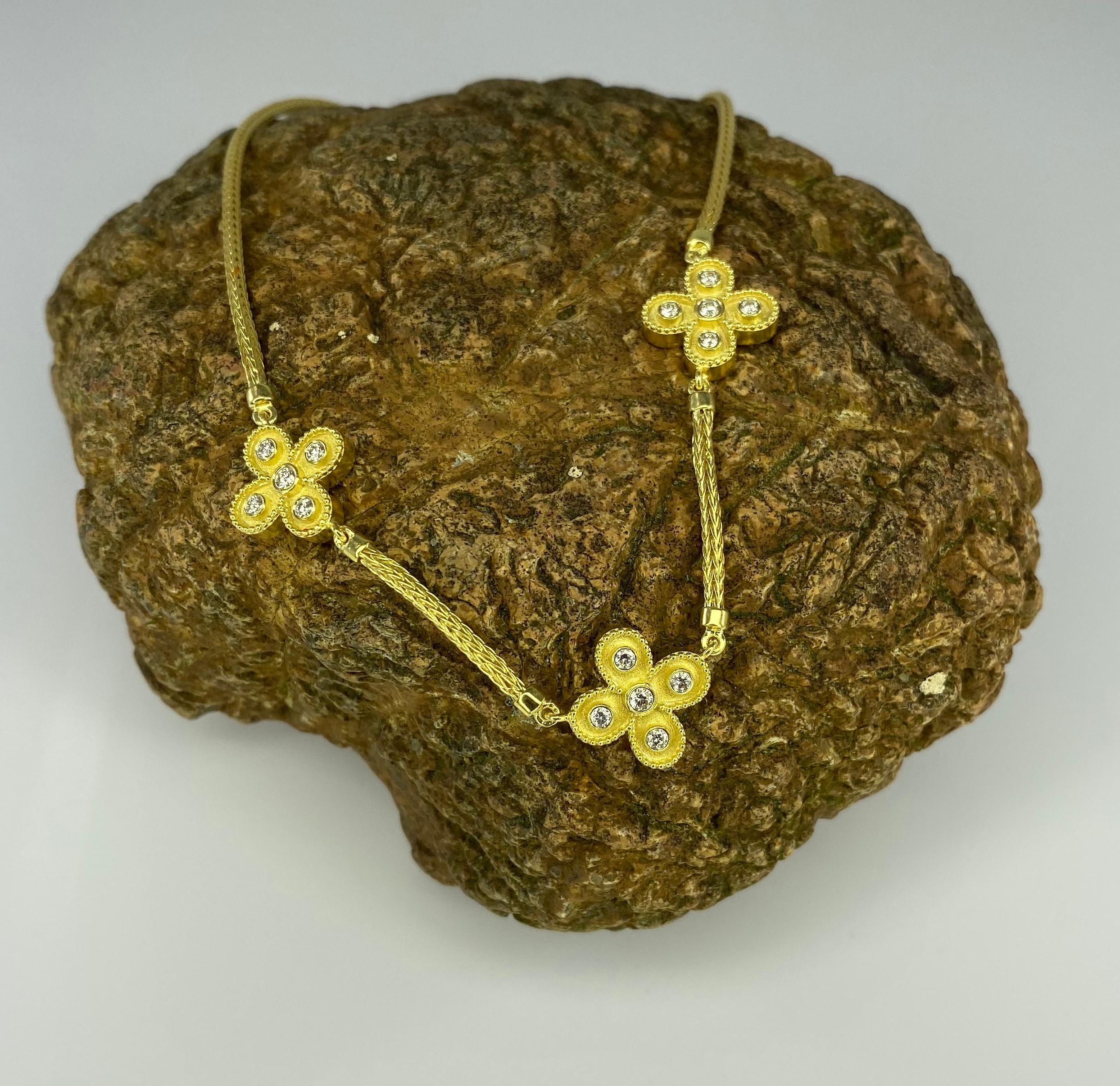 Georgios Collections Collier croix réversible en or jaune 18 carats avec diamants en vente 1