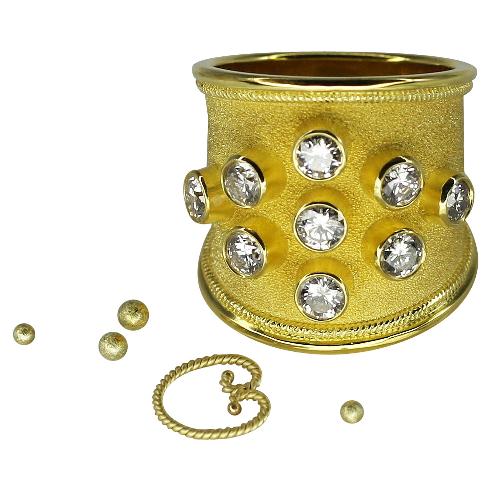 Georgios Collections: 18 Karat Gelbgold breiter Bandring mit weißen Diamanten
